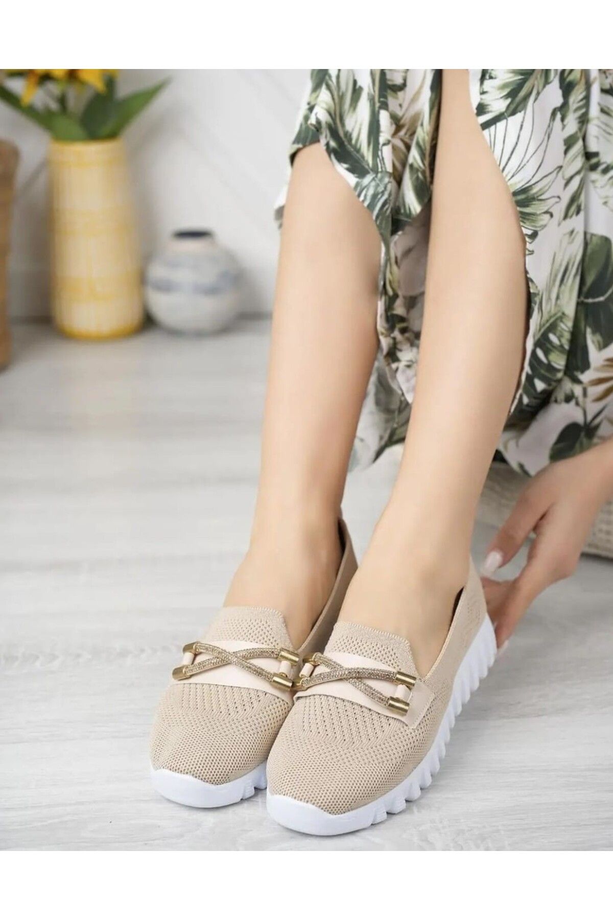 Ladies cream flat shoes store