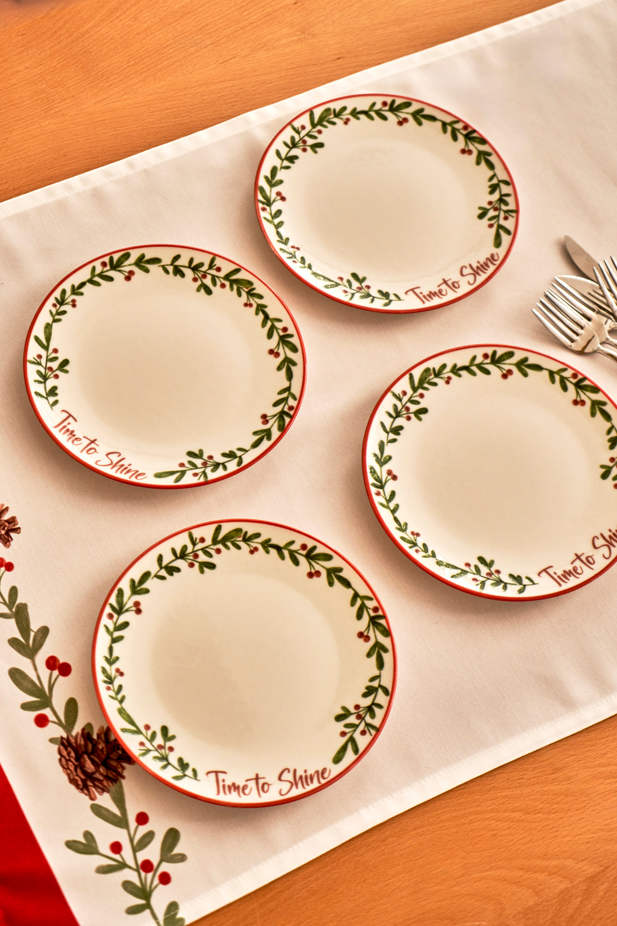 TRENDYOLMİLLA HOME X Bella Maison Weihnachts-Porzellan 4-teiliges Kuchentelle...