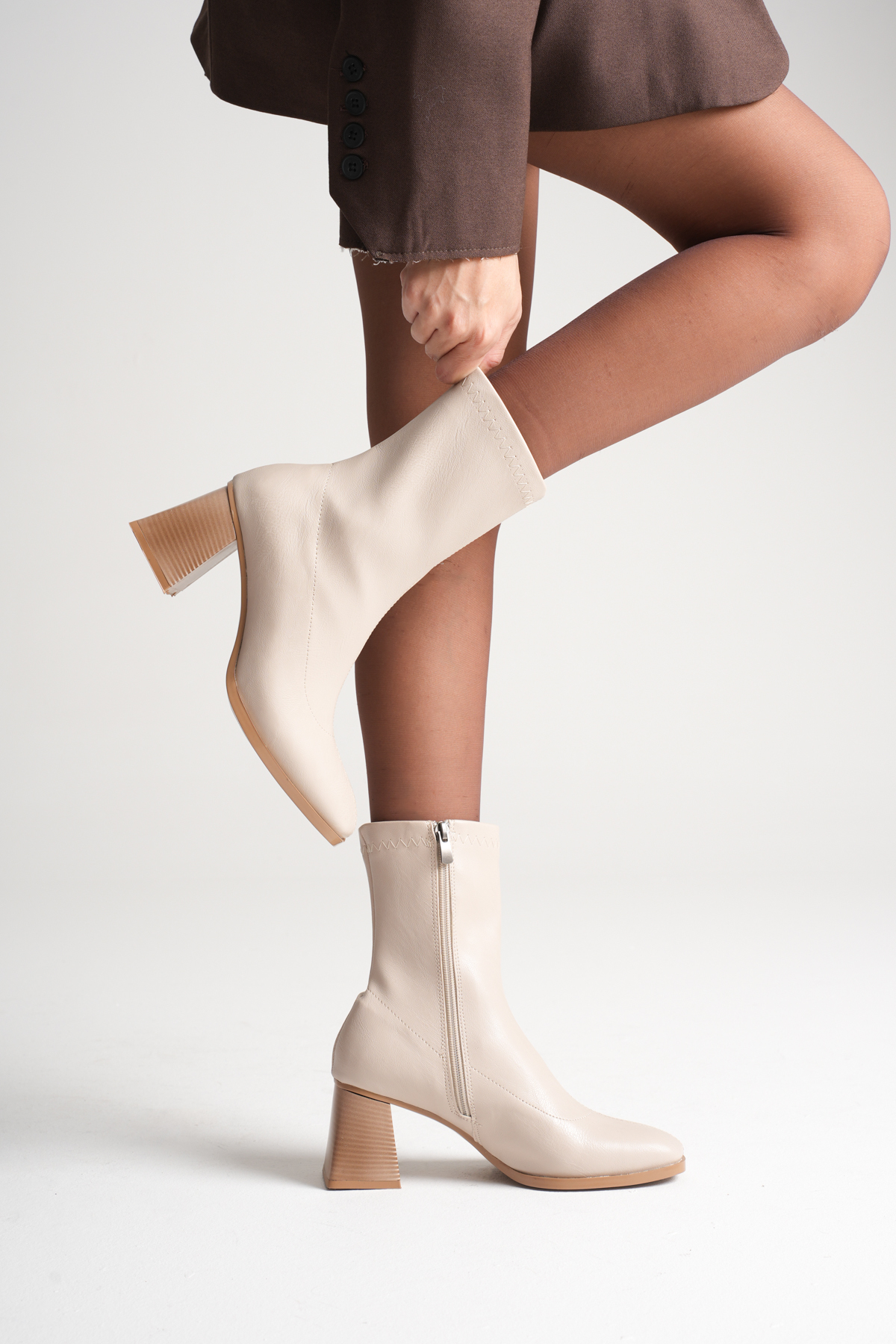 İncimoda Kadın bej Küt Burun Topuklu Bot