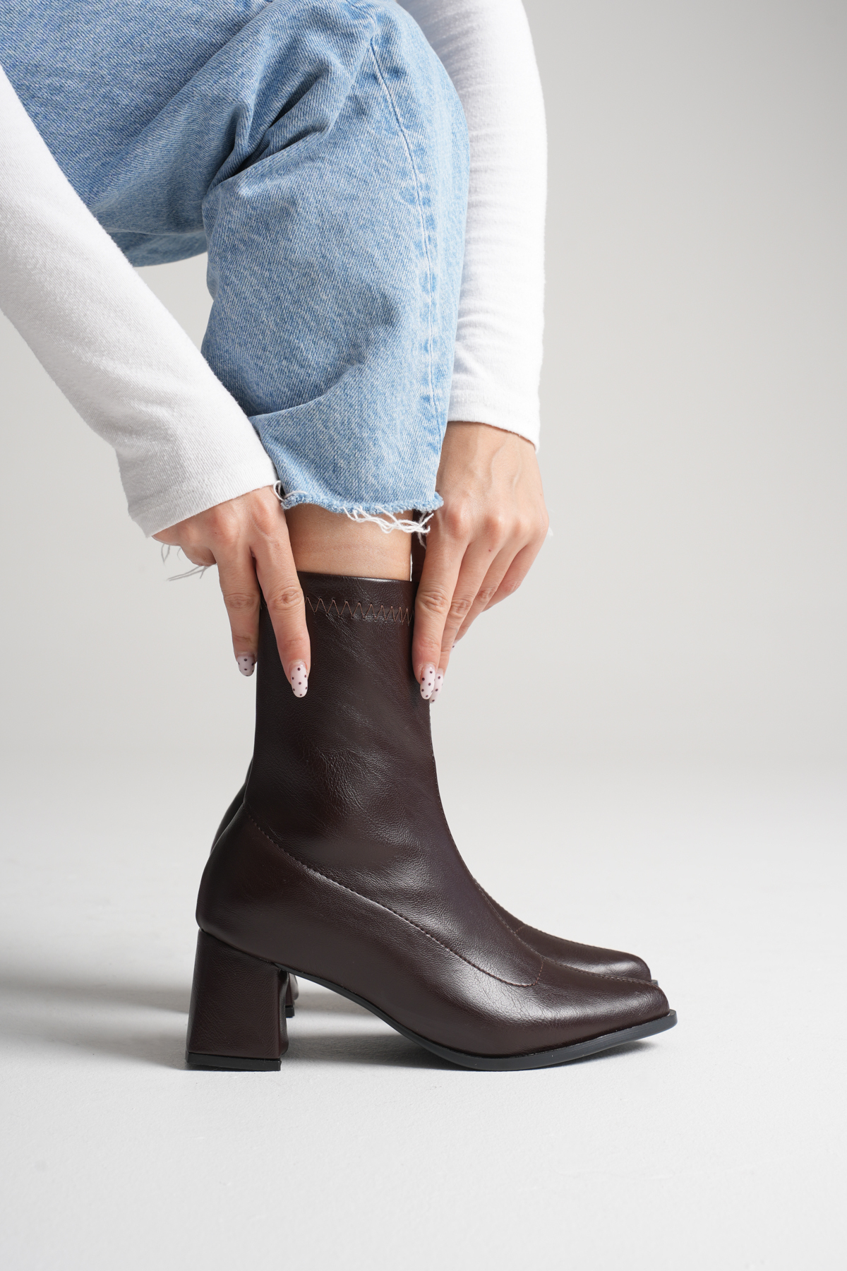 İncimoda Kadın Sivri Burun Orta Boy Topuklu ACİKAHVE CİLT