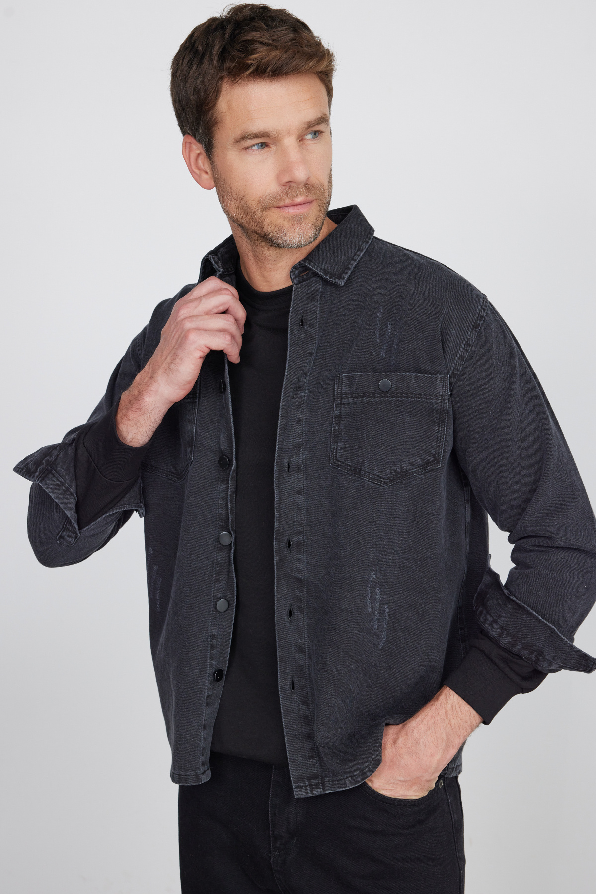 Tudors Relax Fıt Uzun Kollu Çift Cep Eskitmeli Siyah Denim Erkek Siyah Gömlek
