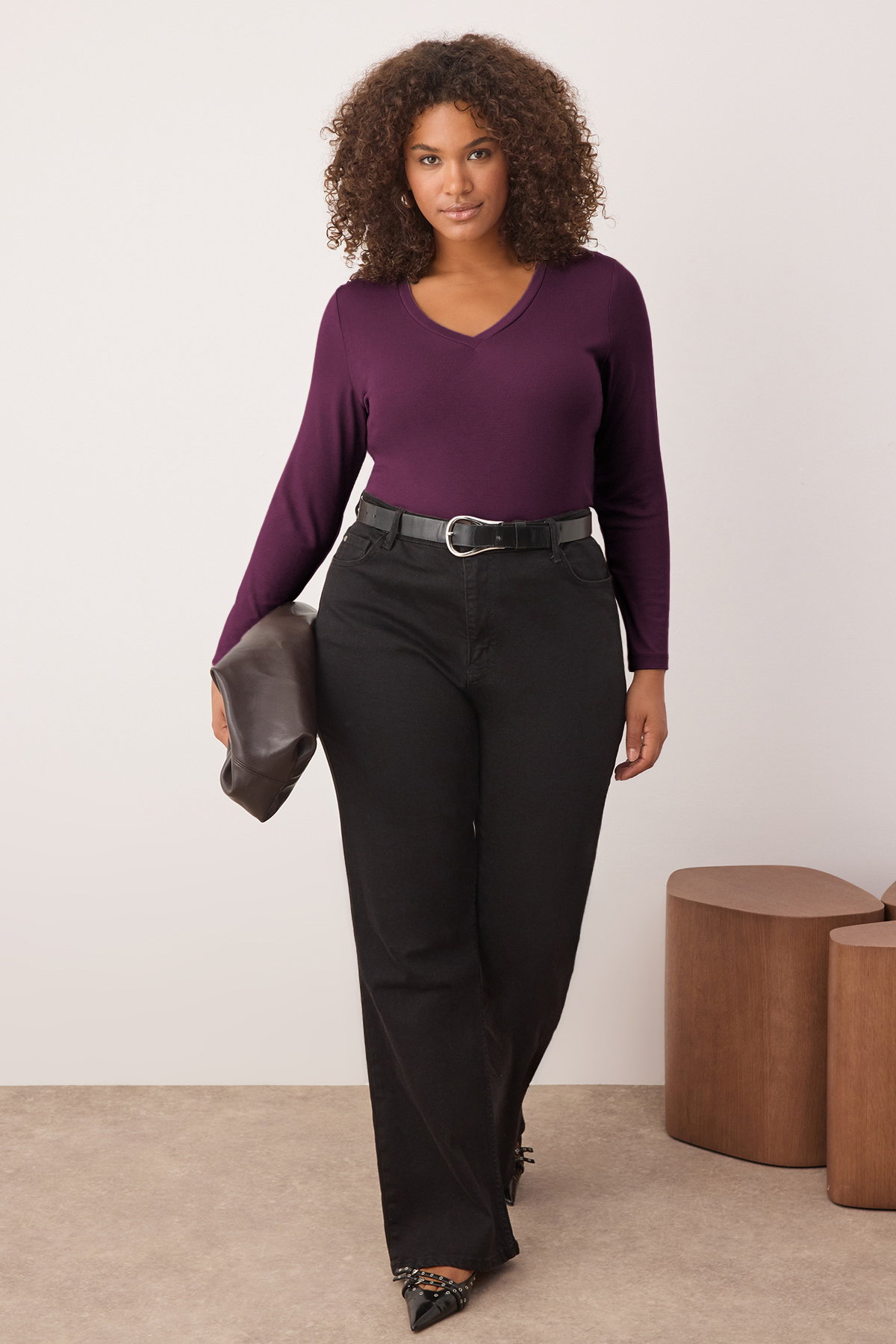 Trendyolmilla Curve Bordo Premium Yumuşak Kumaşlı V Yaka Fitted/Vücuda Oturan Esnek Örme Büyük Beden Bluz TBBAW26AF00025