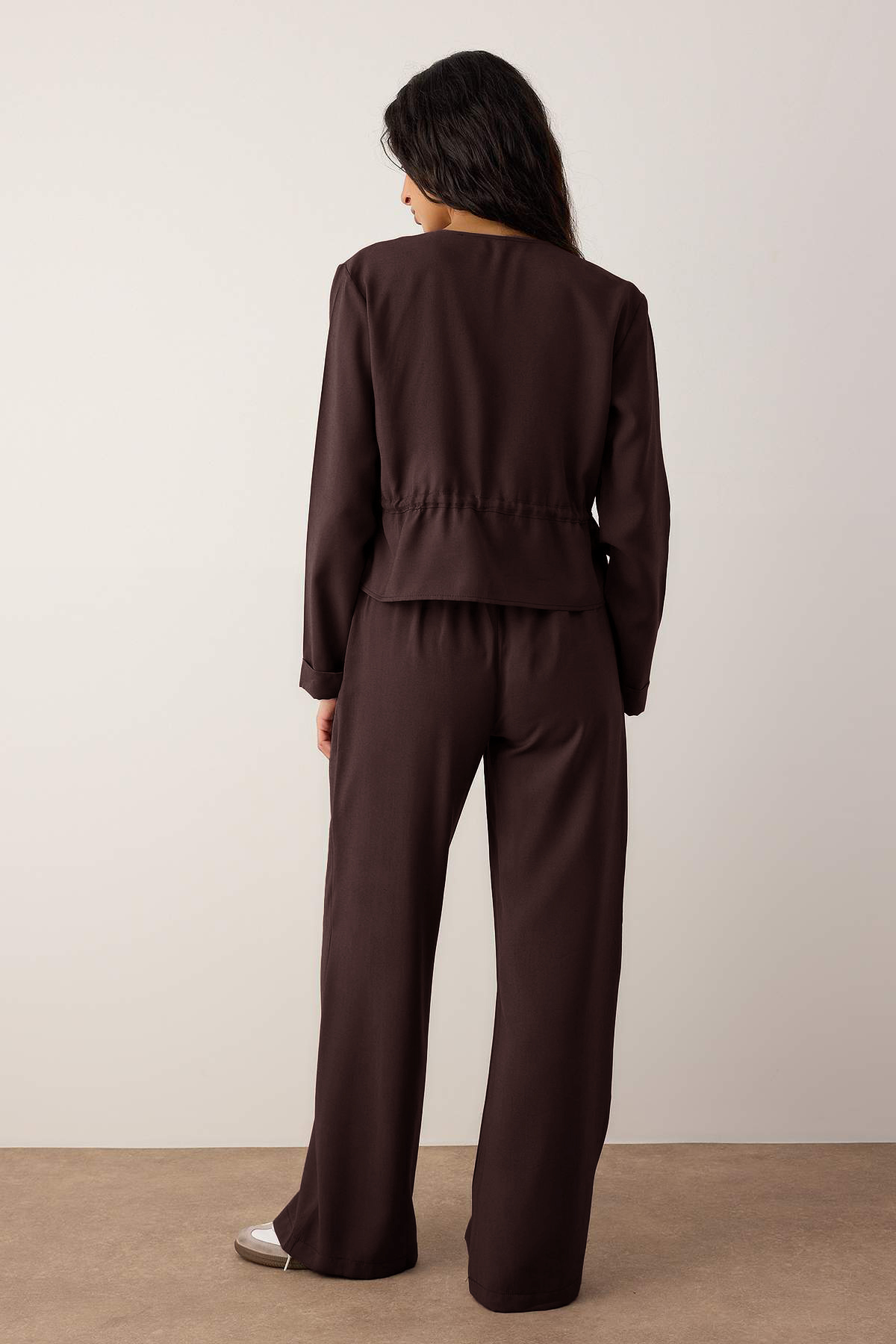 Trendyolmilla  Koyu Kahverengi Yumuşak Dokulu Bluz Pantolon Dokuma Alt - Üst Takım TWOAW26AU00111 - Görsel 4