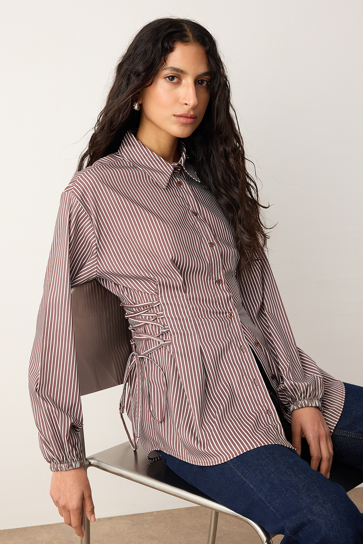 Trendyol Modest Braunes, gestreiftes, gewebtes Hemd mit Taillenband-Detail TC...