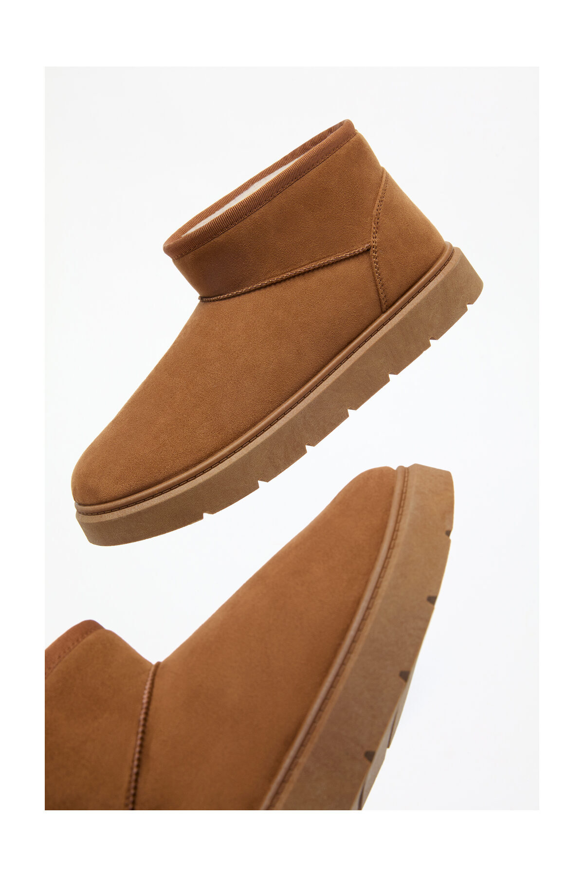 LEFTIES Damen Mini Flache Fell-Stiefelette