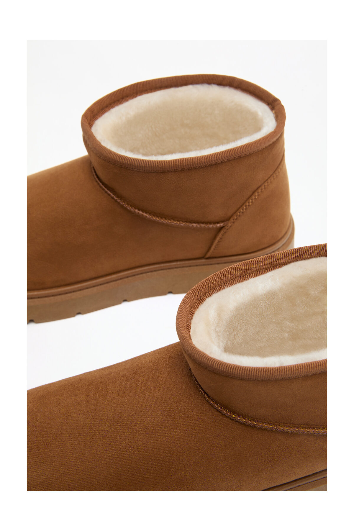 LEFTIES Damen Mini Flache Fell-Stiefelette