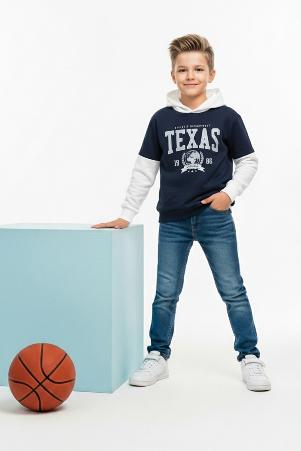 Trendyolmilla Kids Ekru Erkek Çocuk Kapüşonlu Slogan Baskılı Renk Bloklu Örme Sweatshirt TKDAW25SW00133