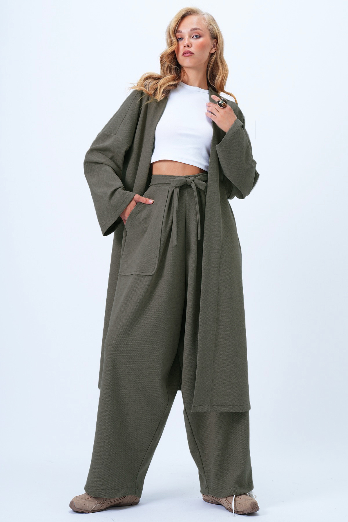 Trend Alaçatı Stili Női khaki színű, önszövésű kötött hosszú kimonó és dupla zsebes palazzo nadrág szett ALC-X14387