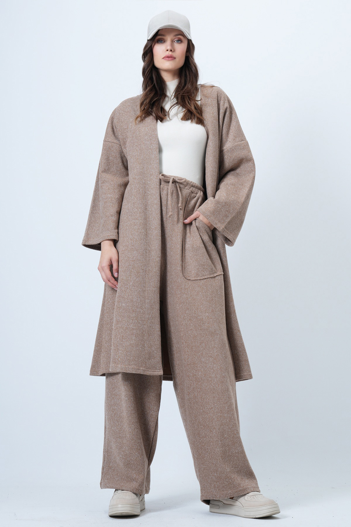 Trend Alaçatı Stili Damen-Set aus selbststrukturierter, gestrickter, langer Strickjacke in Milchkaffeebraun und Palazzo-Hose mit zwei Taschen, Alc-X14387