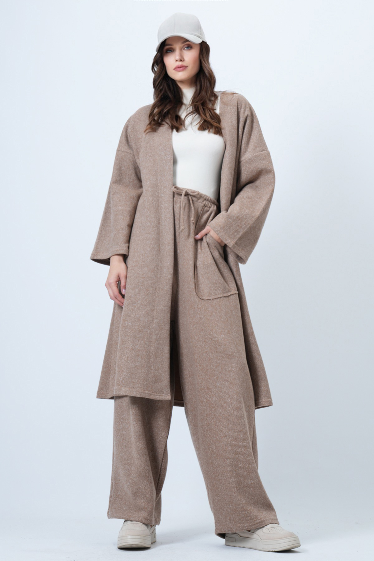 Trend Alaçatı Stili Damen-Set aus selbststrukturierter, gestrickter, langer Strickjacke in Milchkaffeebraun und Palazzo-Hose mit zwei Taschen, Alc-X14387