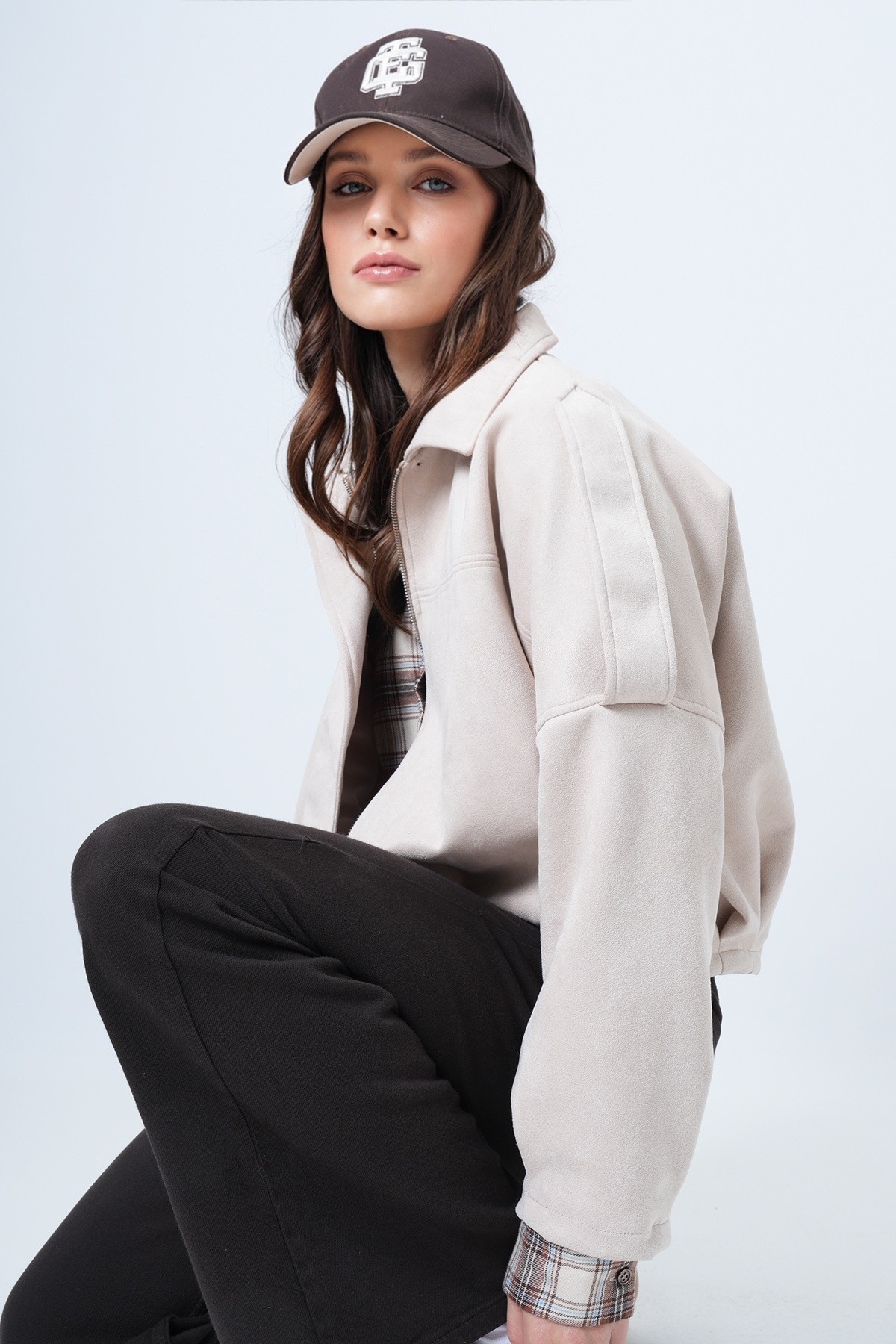 Trend Alaçatı Stili  Kadın Taş Omuz Apoletli İçi Astarlı Suni Süet Bomber Ceket Alc-X14526 - Görsel 2