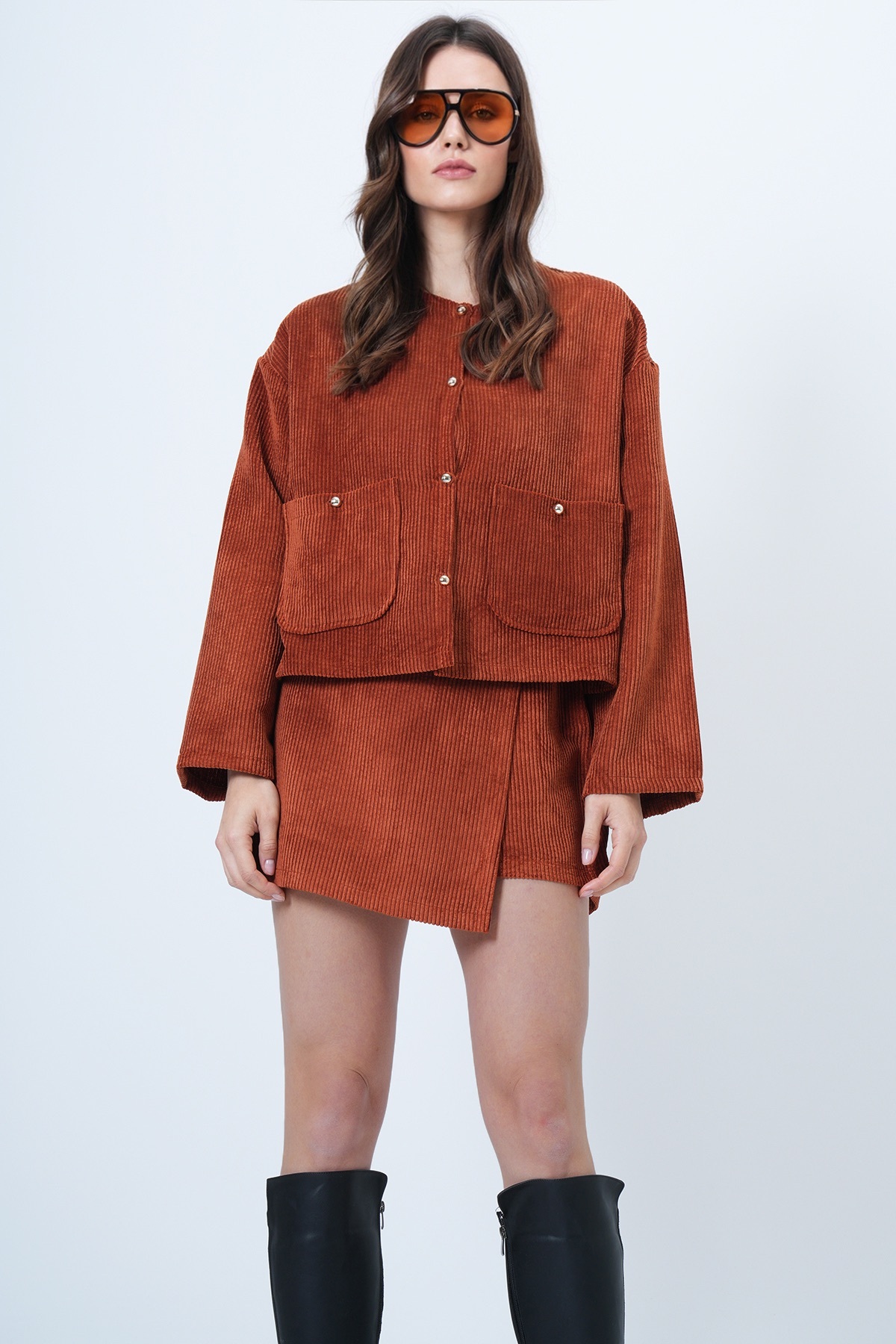 Trend Alaçatı Stili Kadın Tarçın Kahve Çift Cepli Kadife Ceket Ve Anvelop Kesim Şort Etekli Takım ALC-X14688