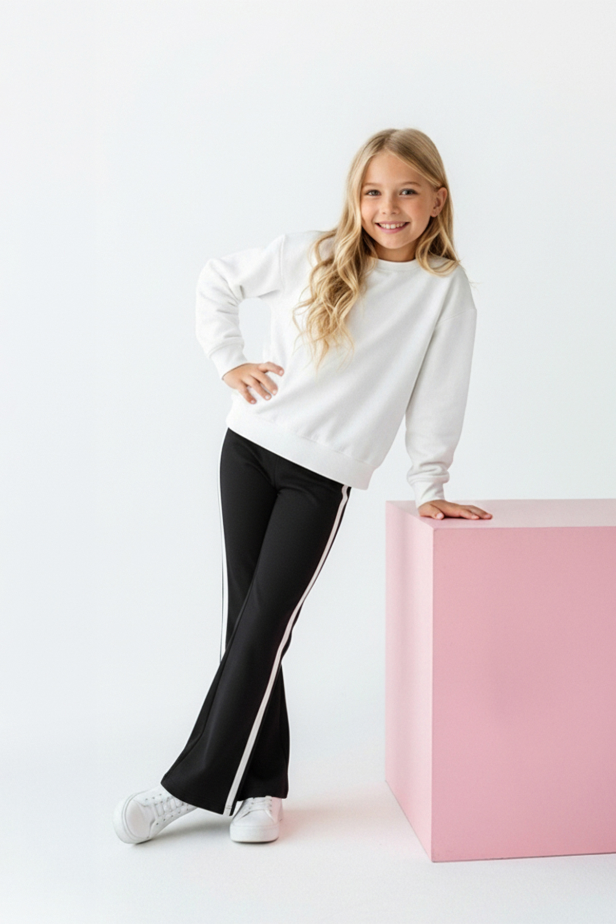 TRENDYOLKIDS Schwarze Baumwoll-Strickhose für Mädchen mit Paspelierung und we...