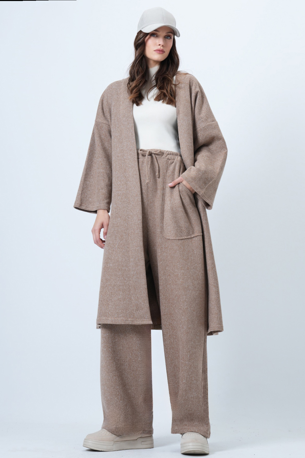 Trend Alaçatı Stili Damen-Set aus selbststrukturierter, gestrickter, langer Strickjacke in Milchkaffeebraun und Palazzo-Hose mit zwei Taschen, Alc-X14387