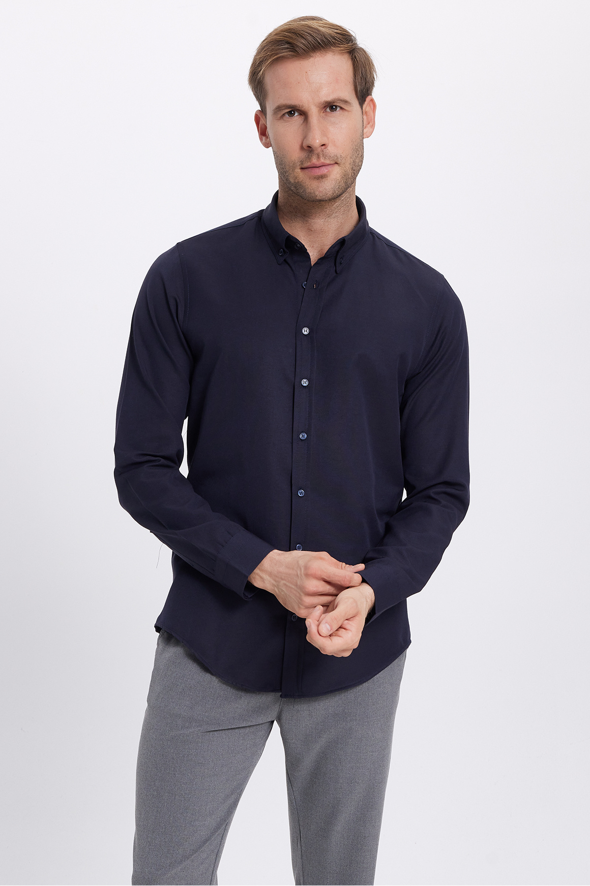 Tudors Erkek Slim Fit Dar Kesim Uzun Kollu Pamuklu Oxford Doku Kolay Ütü Lacivert Düğmeli Yaka Gömlek