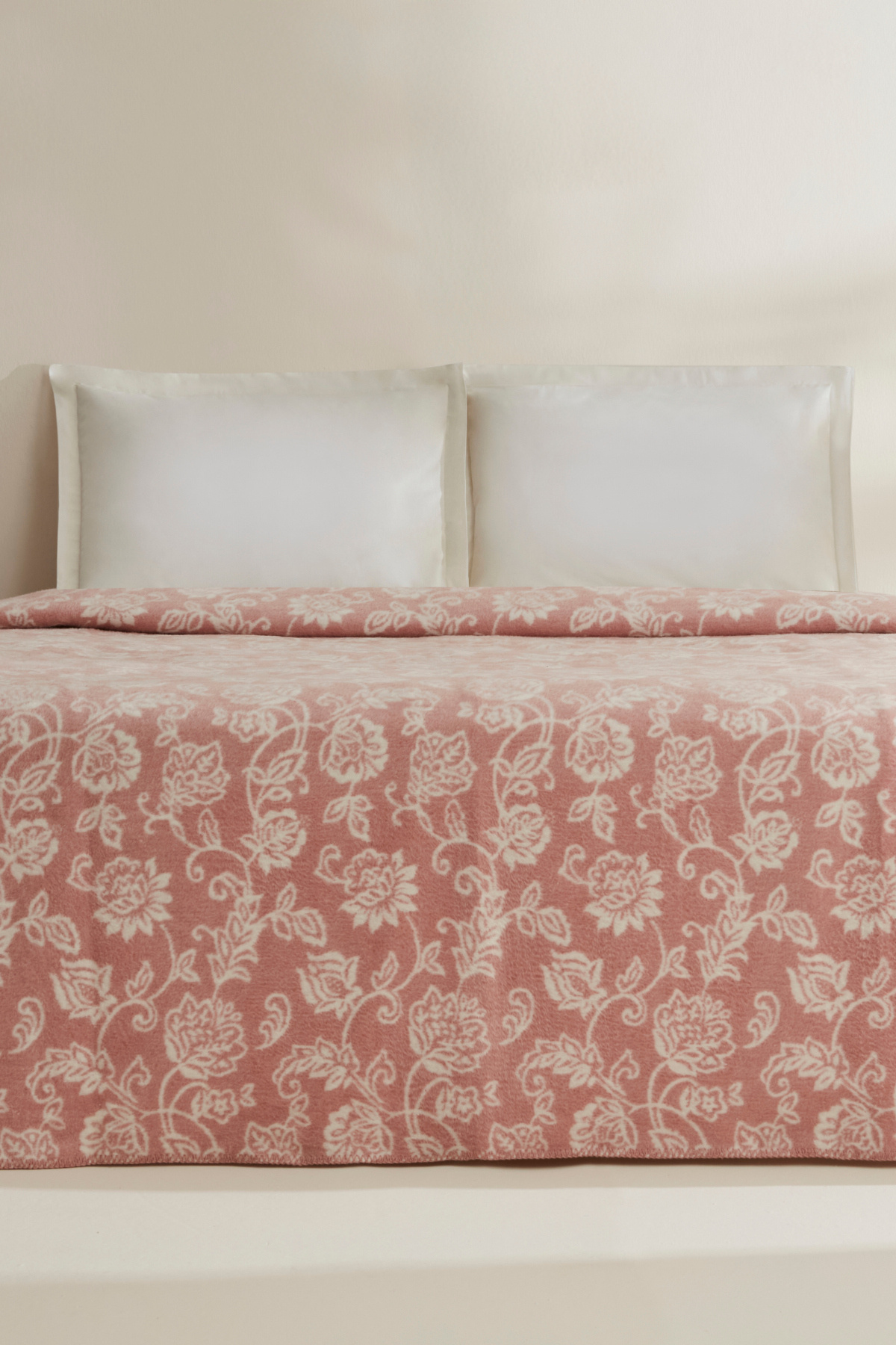 Glorinda Double Acrylic Damson Blanket