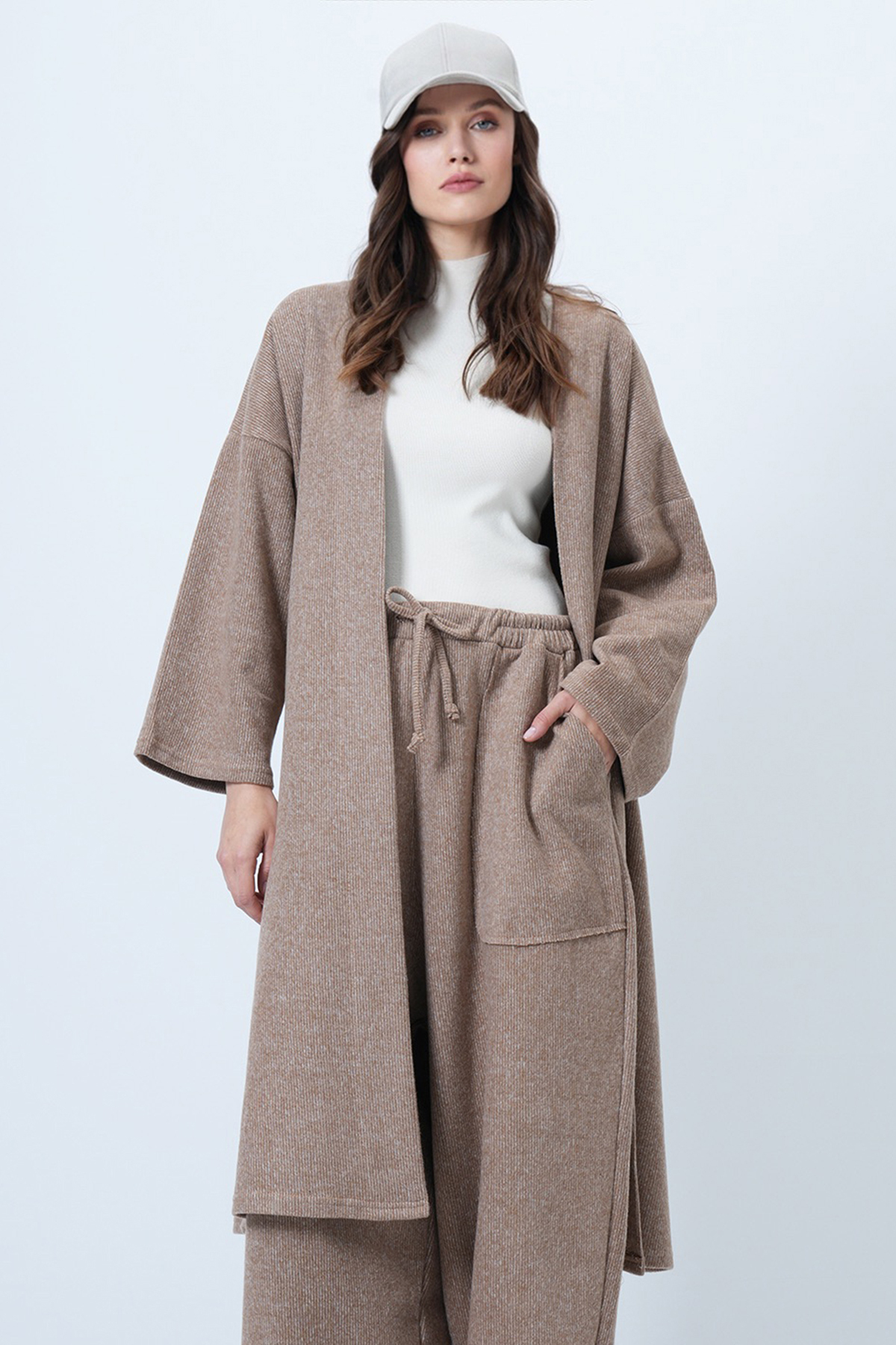 Trend Alaçatı Stili Damen-Set aus selbststrukturierter, gestrickter, langer Strickjacke in Milchkaffeebraun und Palazzo-Hose mit zwei Taschen, Alc-X14387