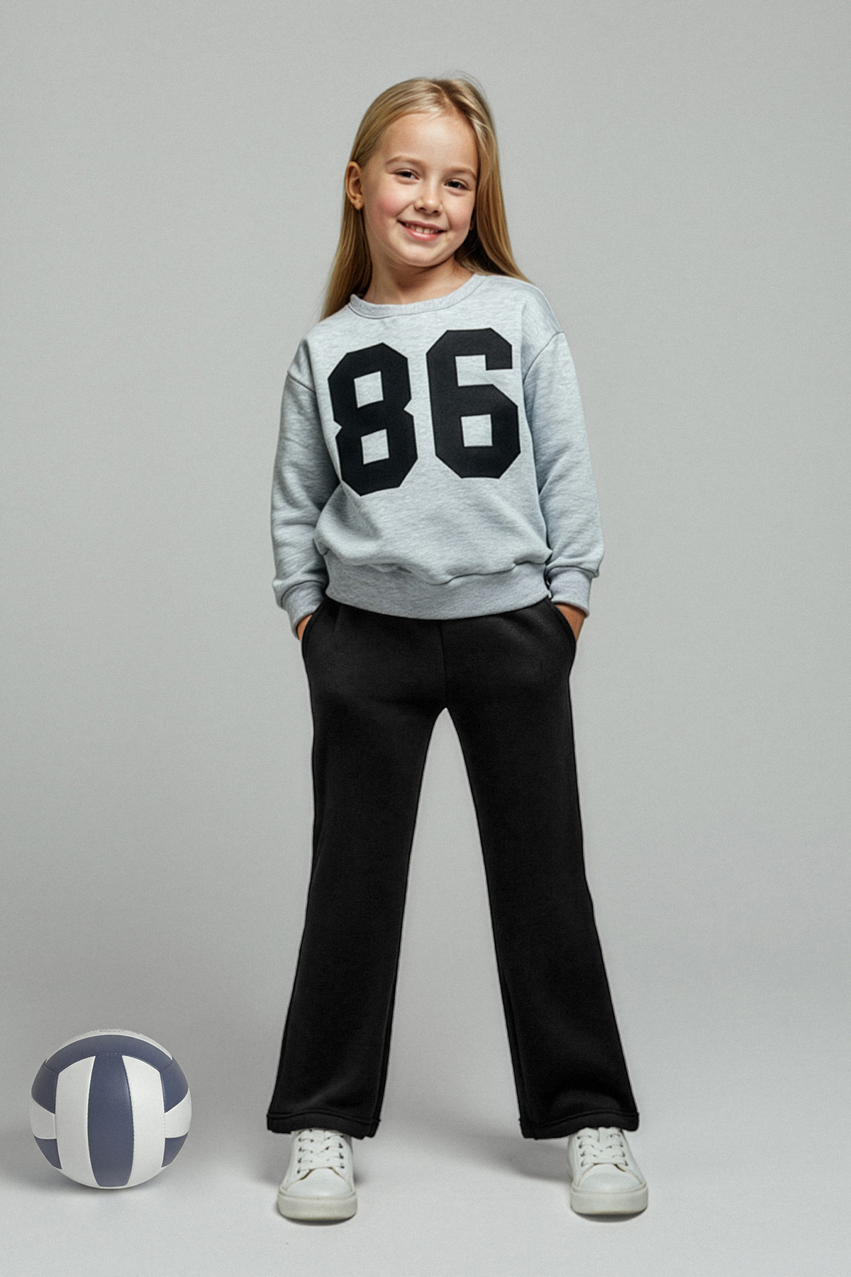 TRENDYOLKIDS Graues, bedrucktes Oversize-Strickoberteil für Mädchen aus Baumw...