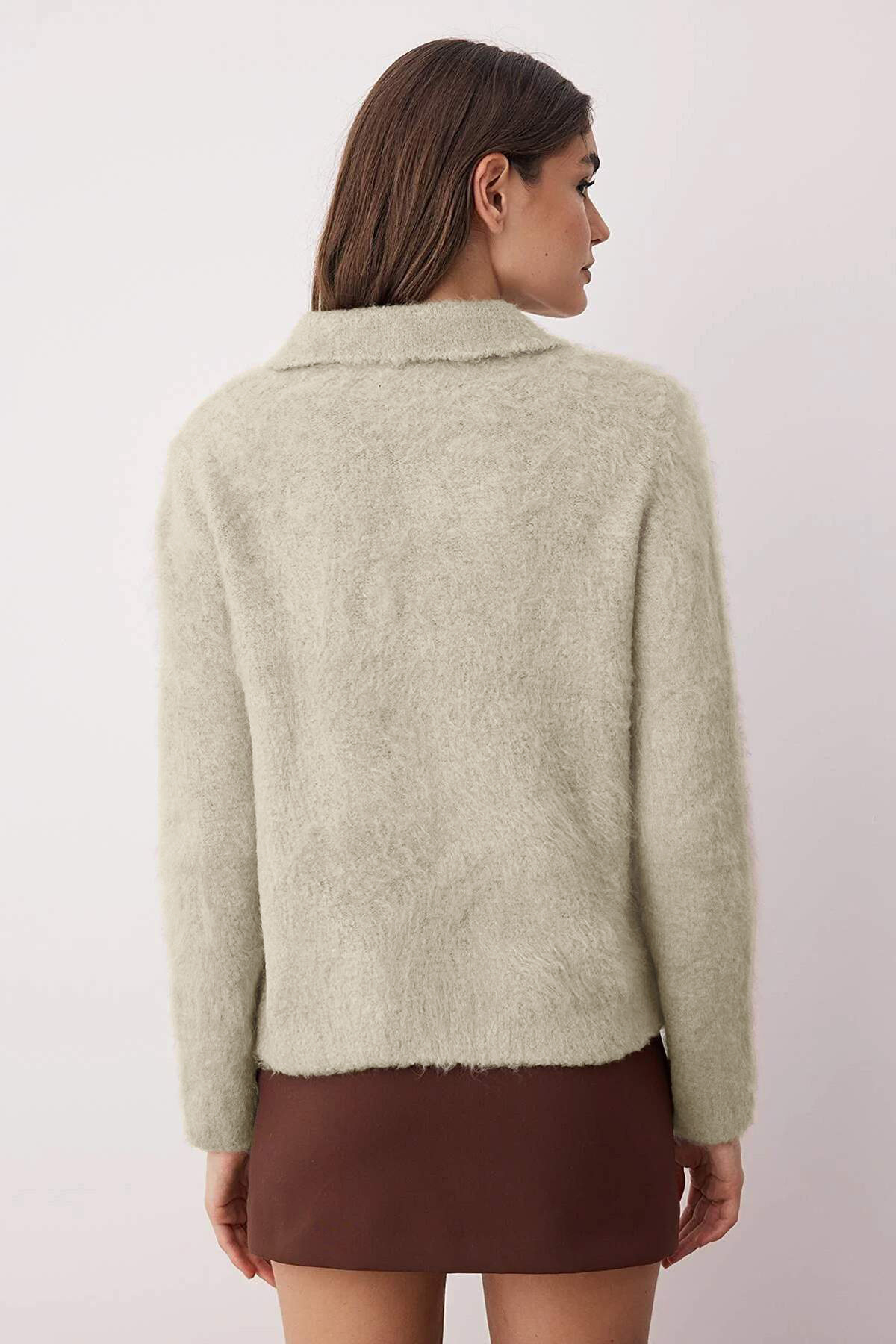 Trendyolmilla  Vizon Gül Düğme Detaylı Buklet İplikli Triko Hırka TWOAW26HI00109 - Görsel 4