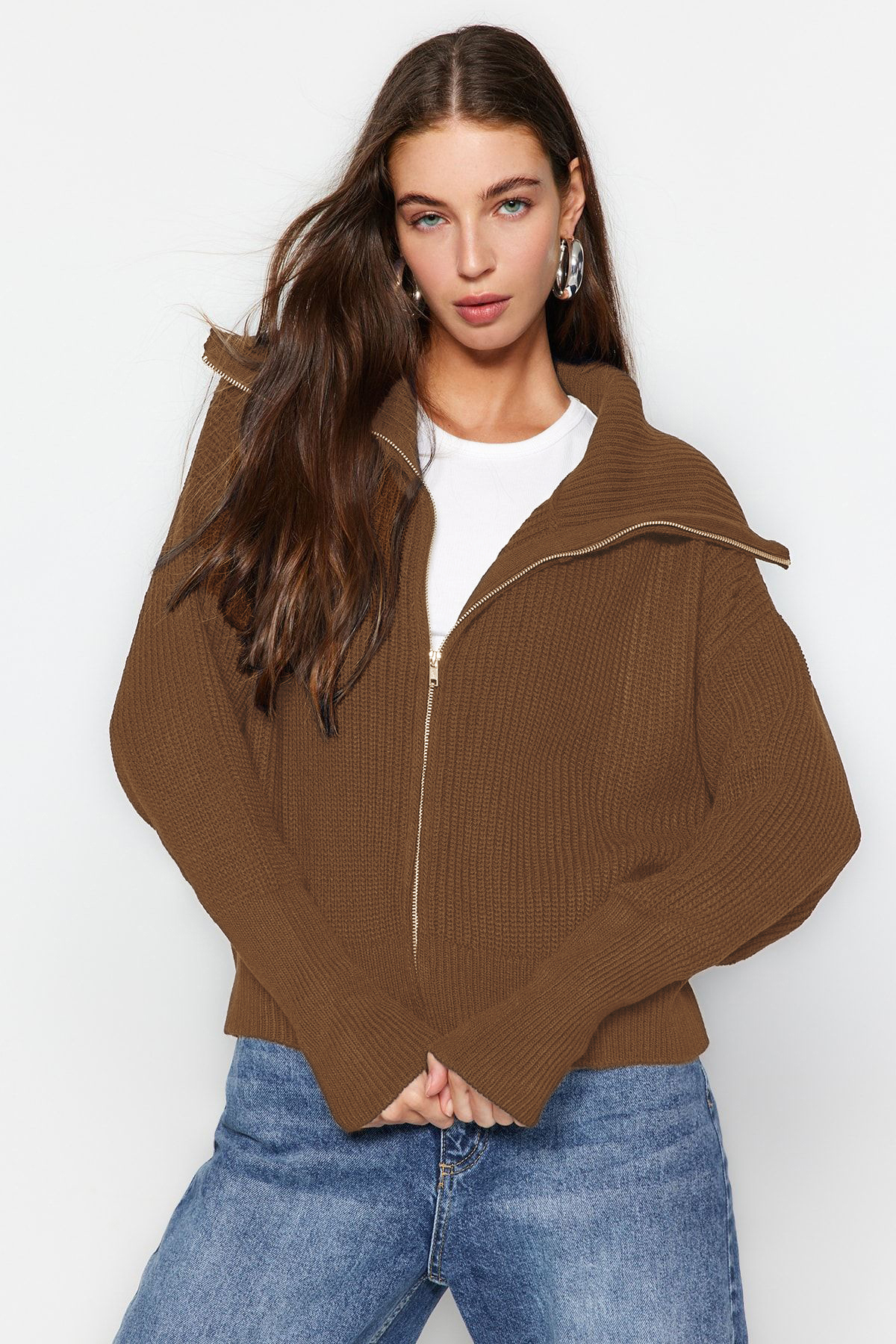 Trendyolmilla  Açık Kahverengi Geniş Kalıp Devrik Yaka Fermuarlı Triko Hırka TWOAW24HI00072