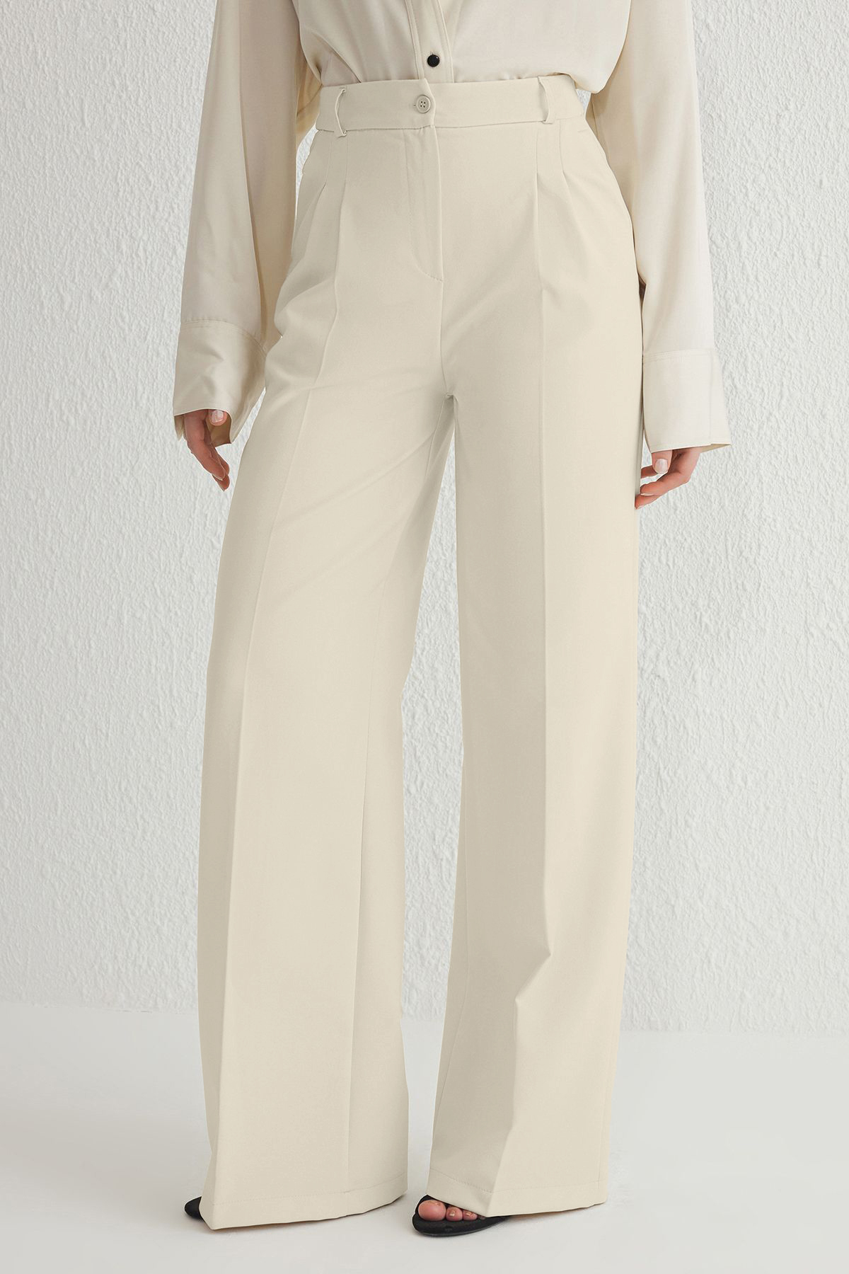 Trendyol Collection Ecru Pleated Wide Leg/Wide Leg Woven Trousers Twoaw25Pl00109 Palazzo