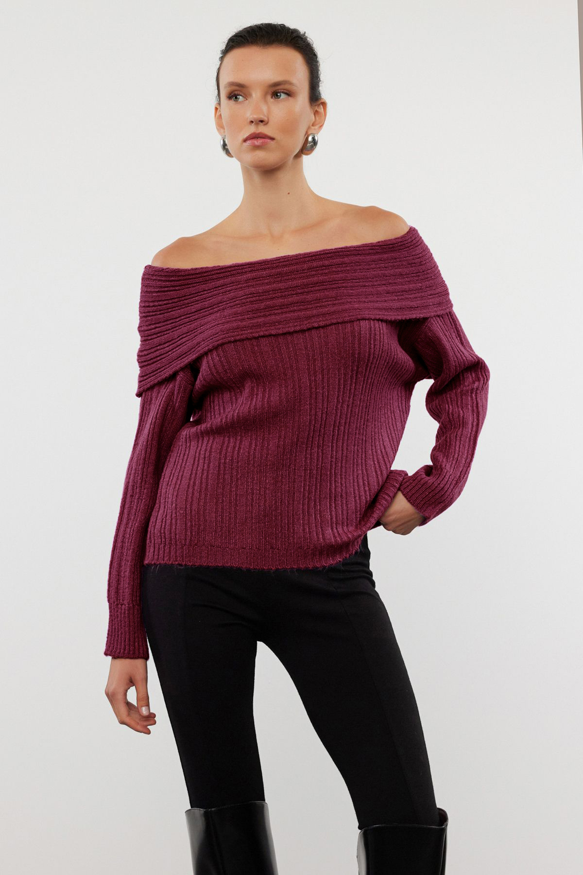 Trendyolmilla Bordo Yumuşak Dokulu Carmen Yaka Triko Kazak TWOAW25KZ00076