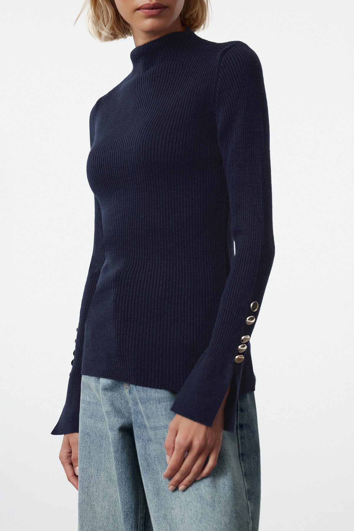 Trendyol Collection Marineblauer Strickpullover mit Knopfleiste am Ärmelsaum TWOAW24KZ00309