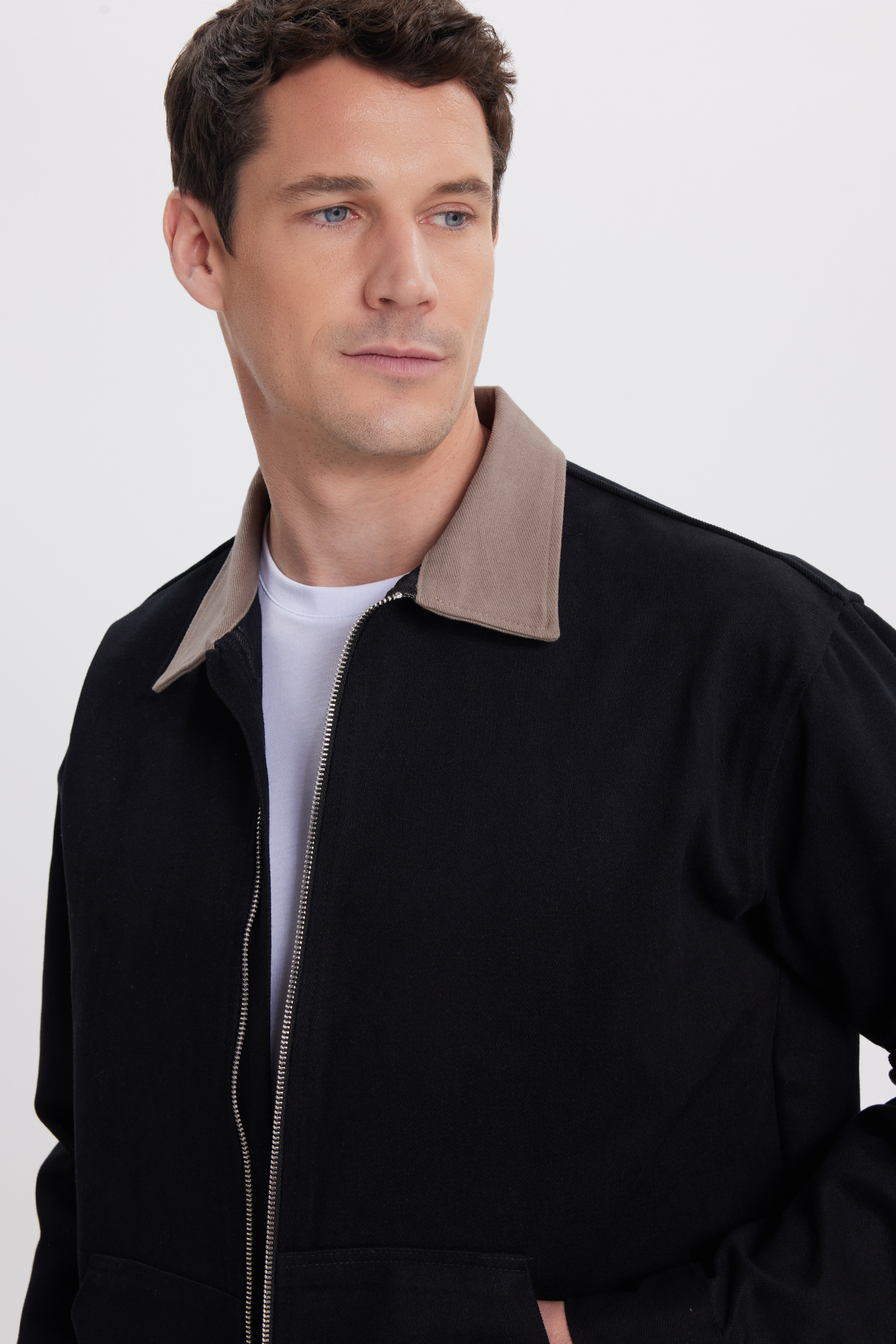 Tudors  Erkek Relax Fit Rahat Kesim Gabardin Düz Fermuarlı Kanguru Cepli Kontrast Yaka Siyah Gömlek Ceket - Görsel 3