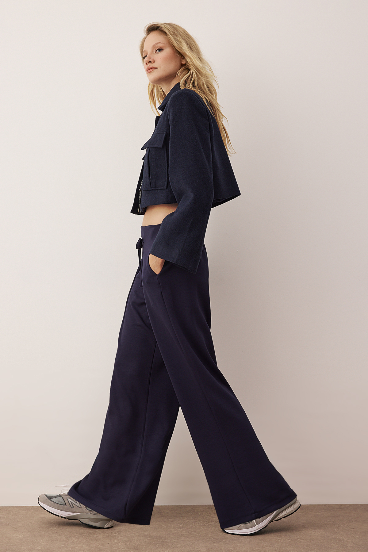 Trendyolmilla  Lacivert Wide Leg Yumuşak Kumaşlı Pilili Esnek Örme Pantolon TWOAW26PL00138