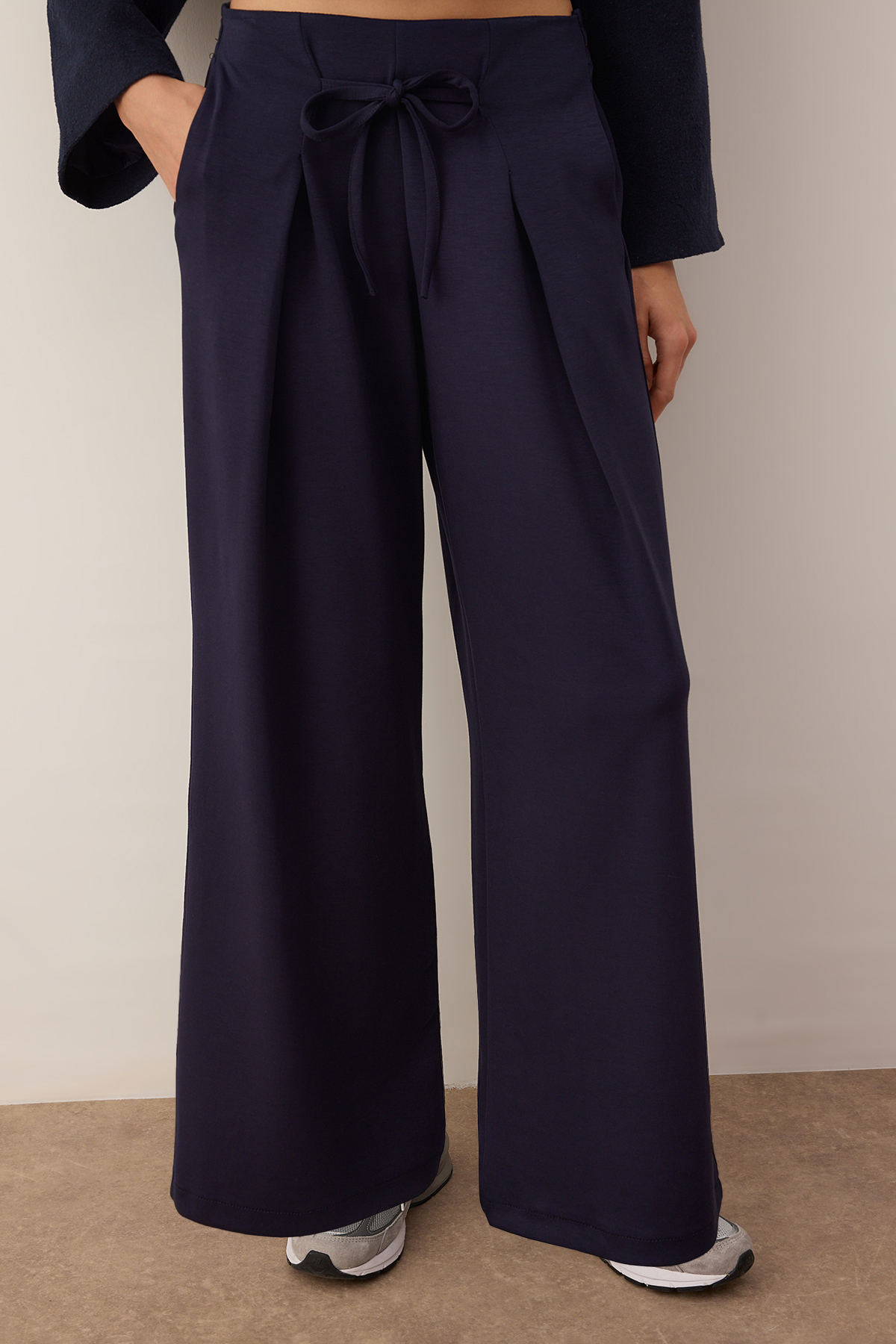 Trendyolmilla  Lacivert Wide Leg Yumuşak Kumaşlı Pilili Esnek Örme Pantolon TWOAW26PL00138 - Görsel 3