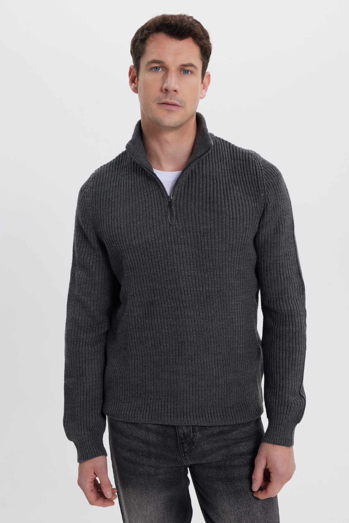 Tudors Erkek Slim Fit Dar Kesim Fermuarlı Gri Dik Yaka Triko Kazak