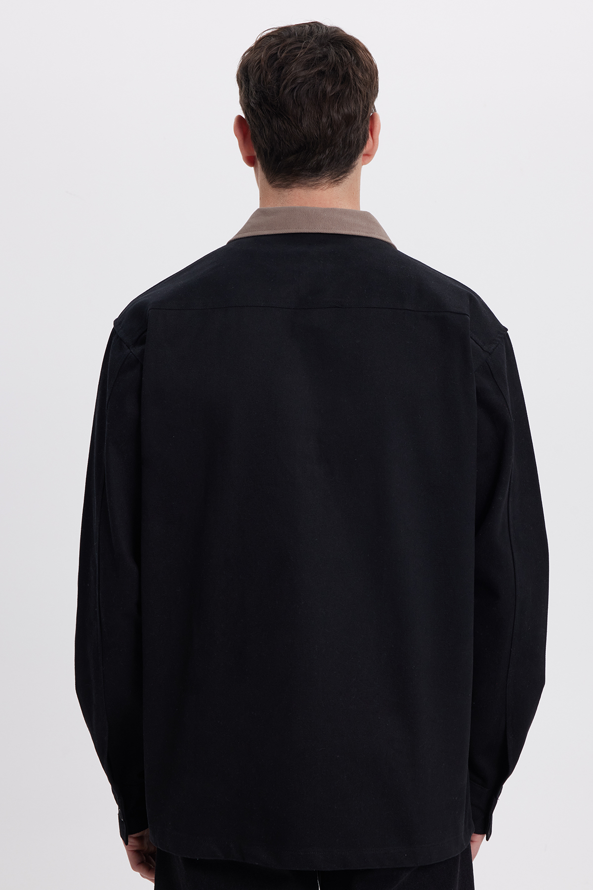 Tudors  Erkek Relax Fit Rahat Kesim Gabardin Düz Fermuarlı Kanguru Cepli Kontrast Yaka Siyah Gömlek Ceket - Görsel 9