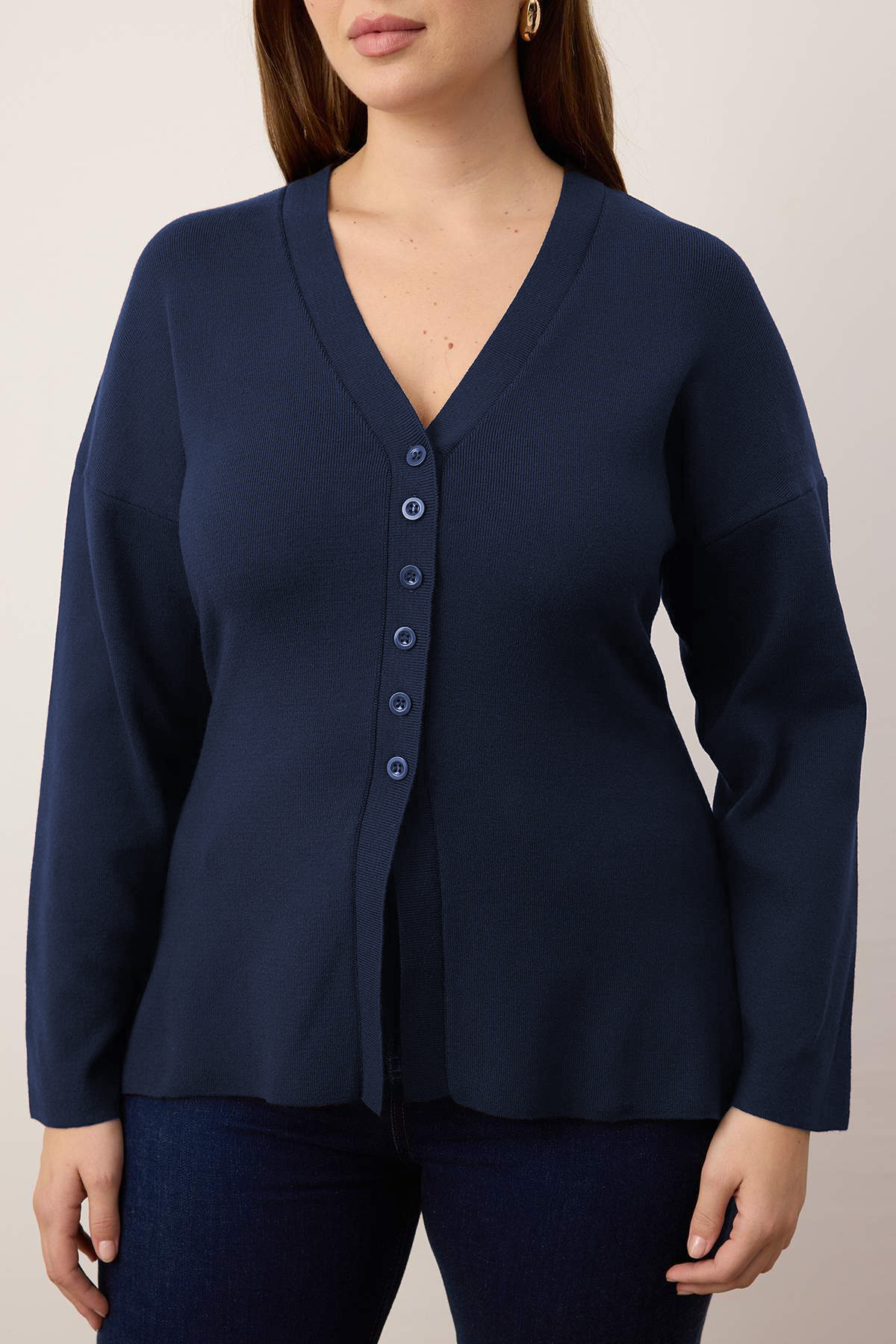 Trendyolmilla  Lacivert V Yaka Merserize Görünümlü Premium İplik/Özel İplik Triko Hırka TBBAW26AV00036 - Görsel 3