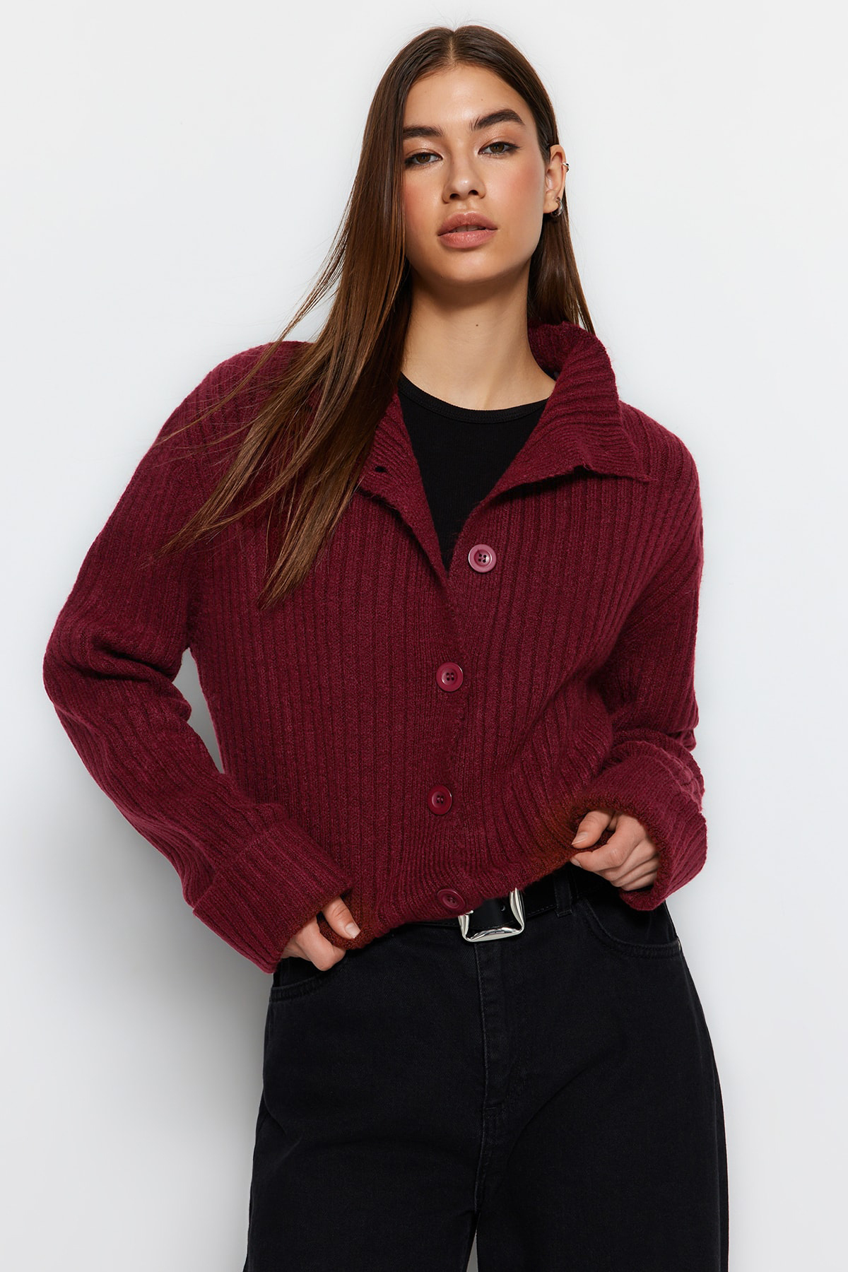 Trendyol Collection Dzianinowy kardigan w kolorze bordowo-czerwonym, z miękkiej teksturowanej stójki TWOAW22HI0174