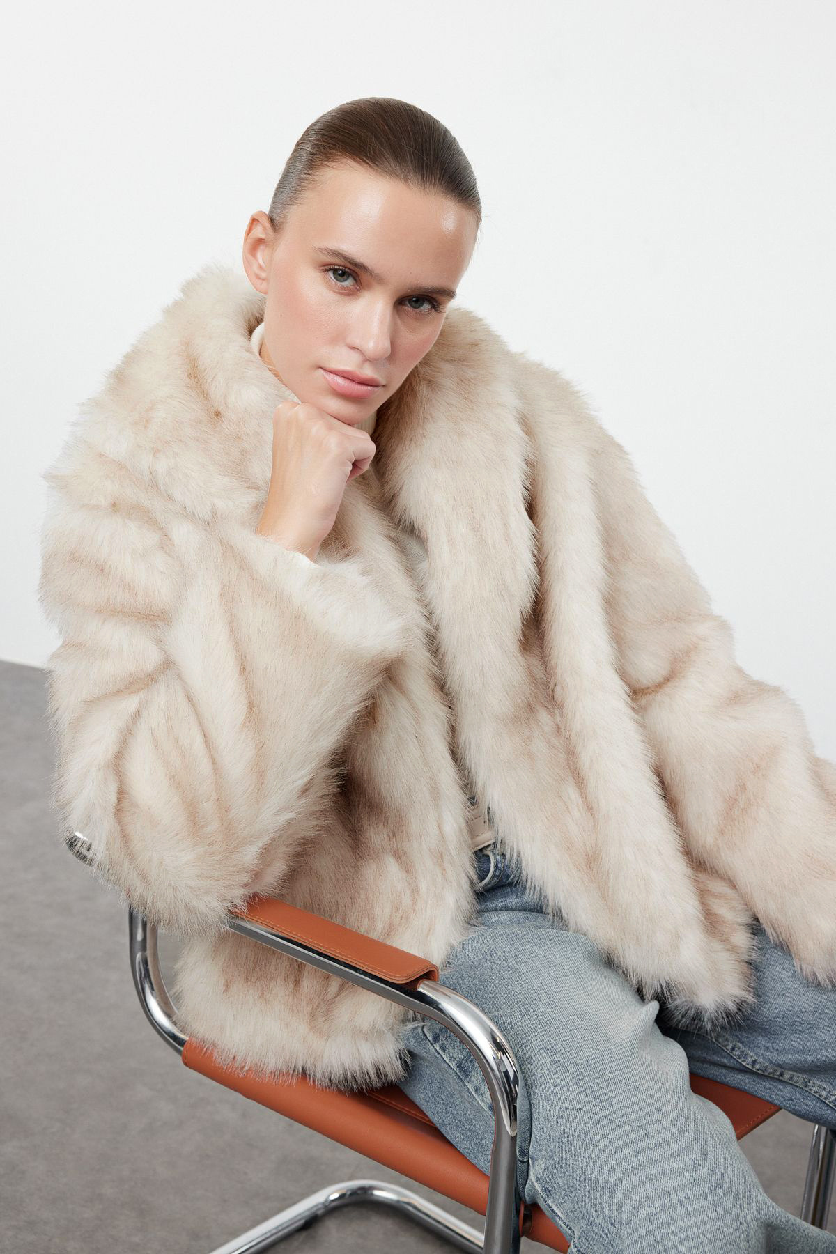 Trendyol Collection Екрю кожено палто с нормална кройка TWOAW25MO00157