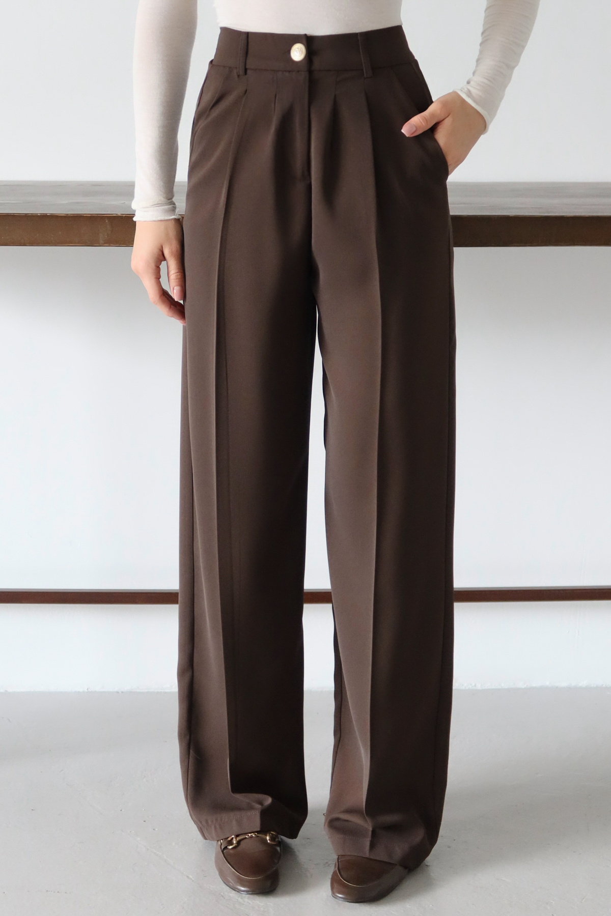 Trendyolmilla  Koyu Kahverengi Yüksel Bel Geniş Paça Dokuma Pantolon TWOAW26PL00161 - Görsel 3