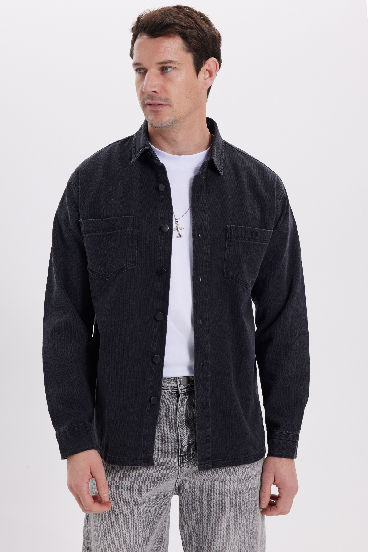 Tudors  Relax Fıt Uzun Kollu Çift Cep Eskitmeli Siyah Denim Erkek Siyah Gömlek - Görsel 5