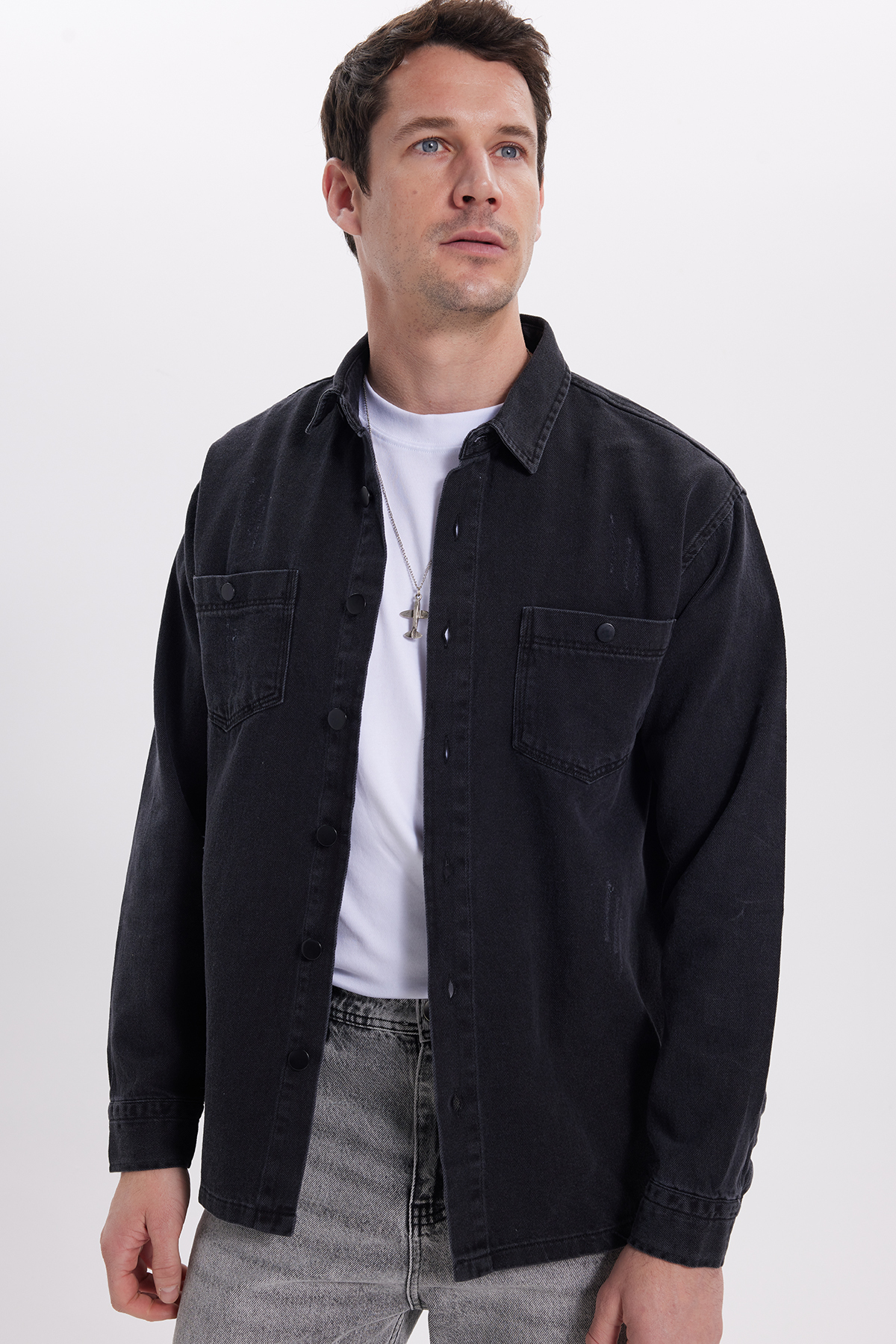 Tudors  Relax Fıt Uzun Kollu Çift Cep Eskitmeli Siyah Denim Erkek Siyah Gömlek - Görsel 7