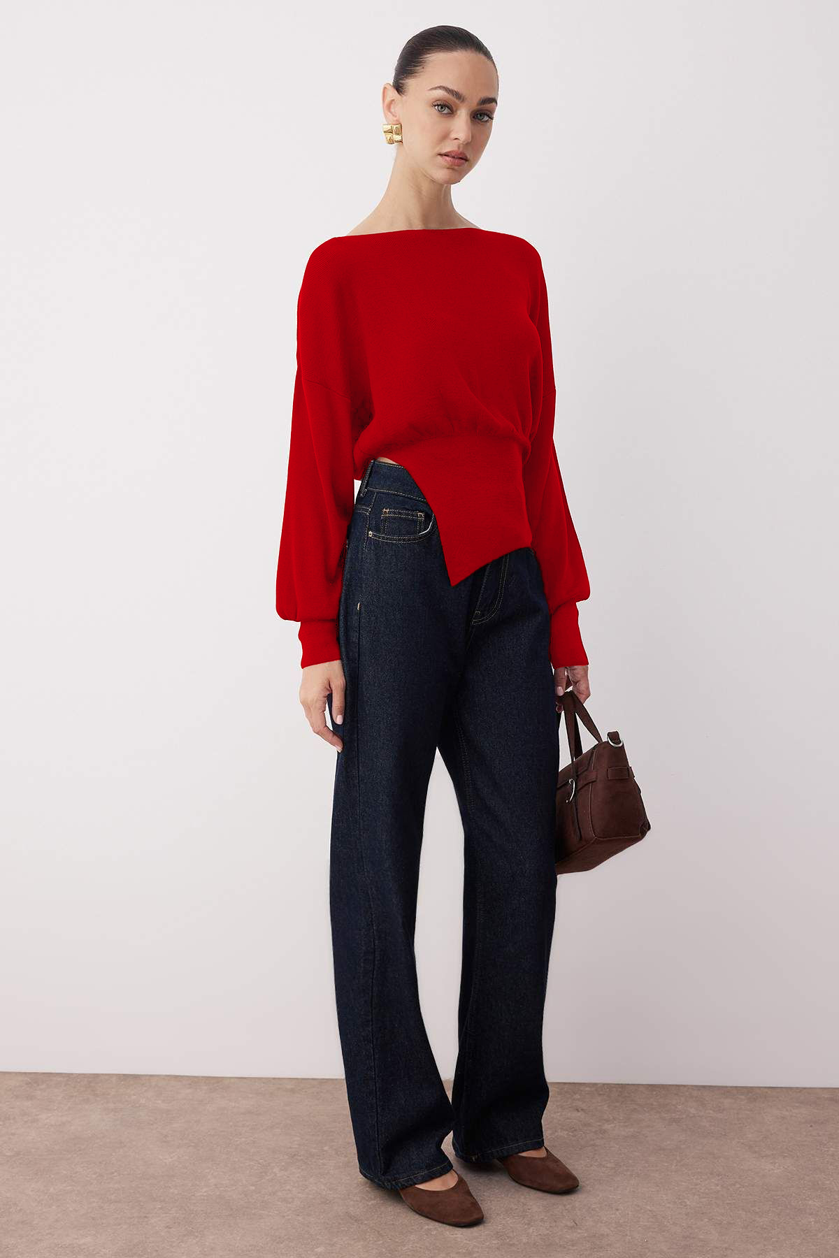 Trendyolmilla  Kırmızı Merserize Görünümlü Kayık Yaka Yırtmaç Detaylı Triko Kazak TWOAW26KZ00086 - Görsel 2