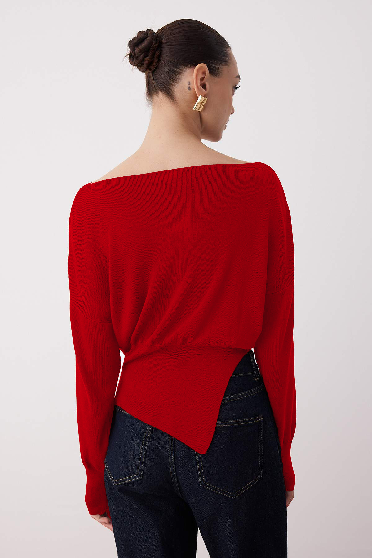 Trendyolmilla  Kırmızı Merserize Görünümlü Kayık Yaka Yırtmaç Detaylı Triko Kazak TWOAW26KZ00086 - Görsel 4