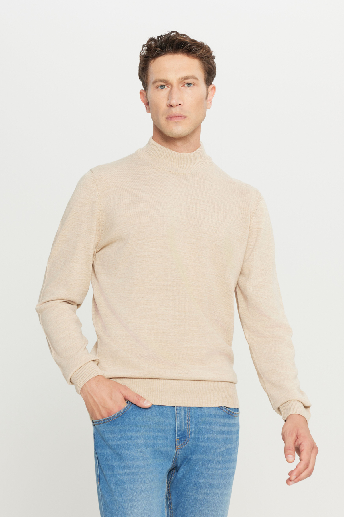 ALTINYILDIZ CLASSICS Erkek Bej Tüylenme Yapmayan Standart Fit Normal Kesim Yarım Balıkçı Yaka Triko Kazak