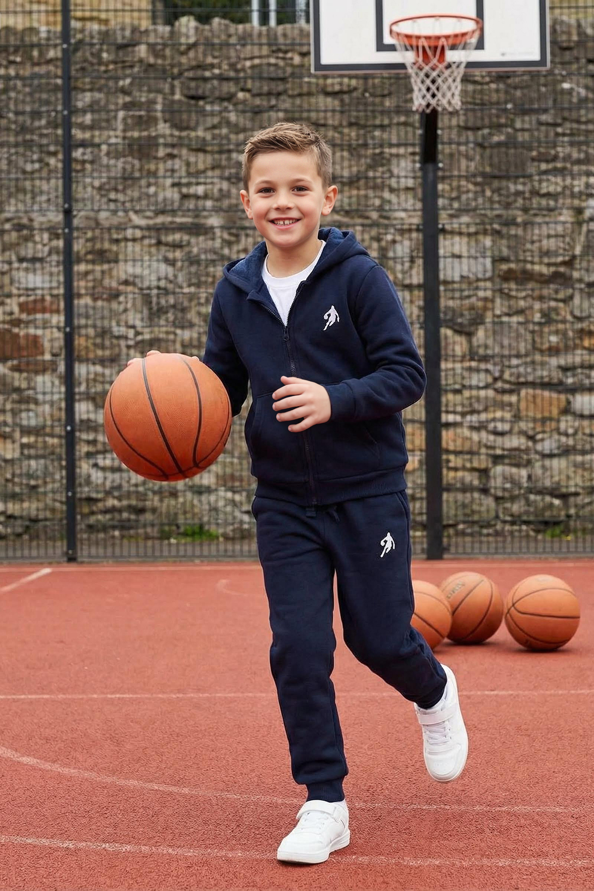 Trendyolmilla  Lacivert 3'lü Kapüşonlu Baskılı Erkek Çocuk Örme T-Shirt-Eşofman Altı-Sweatshirt Set TKDAW26AU00074