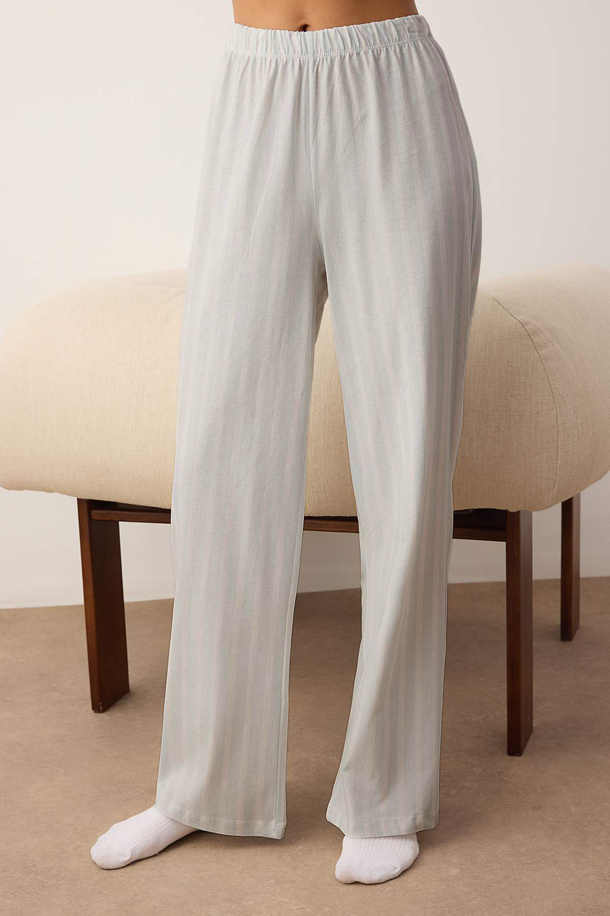 Trendyolmilla  Açık Mavi %100 Pamuklu Çizgili Biye Detaylı Örme Pijama Takımı THMAW21PT0614 - Görsel 4