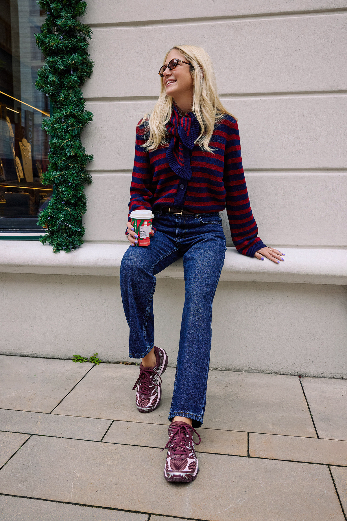 Trendyolmilla  Mavi Yüksek Bel Comfort Yeni Straight Jeans TWOAW26JE00148