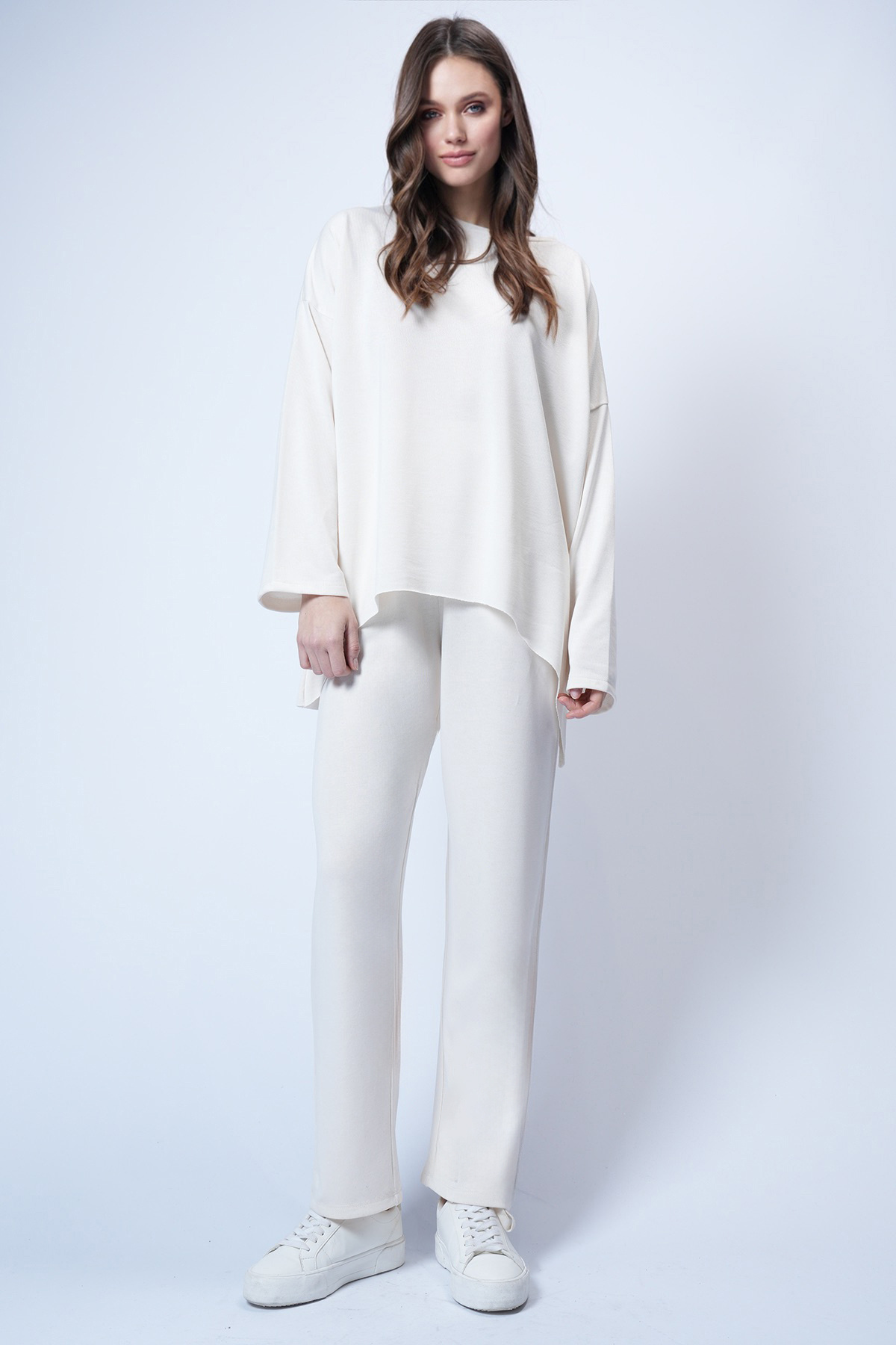 Trend Alaçatı Stili Ecru-Sweatshirt und Hosen-Set für Damen mit Rundhalsaussc...