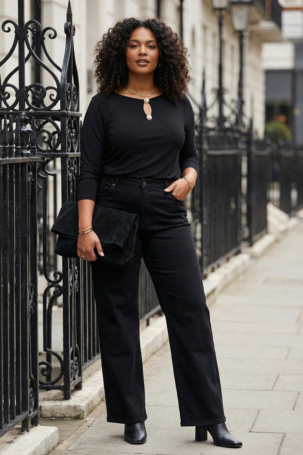 Trendyol Curve Schwarze, eng anliegende Accessoire-/Cut-out-Detail-Langarmblu...