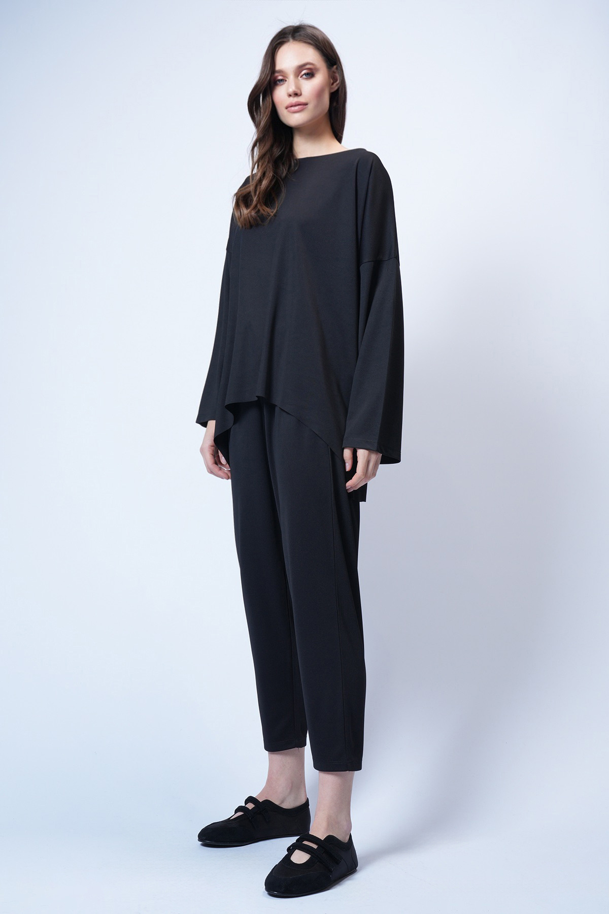 Trend Alaçatı Stili Schwarzes Oversize-Sweatshirt und Hosen-Set mit asymmetri...