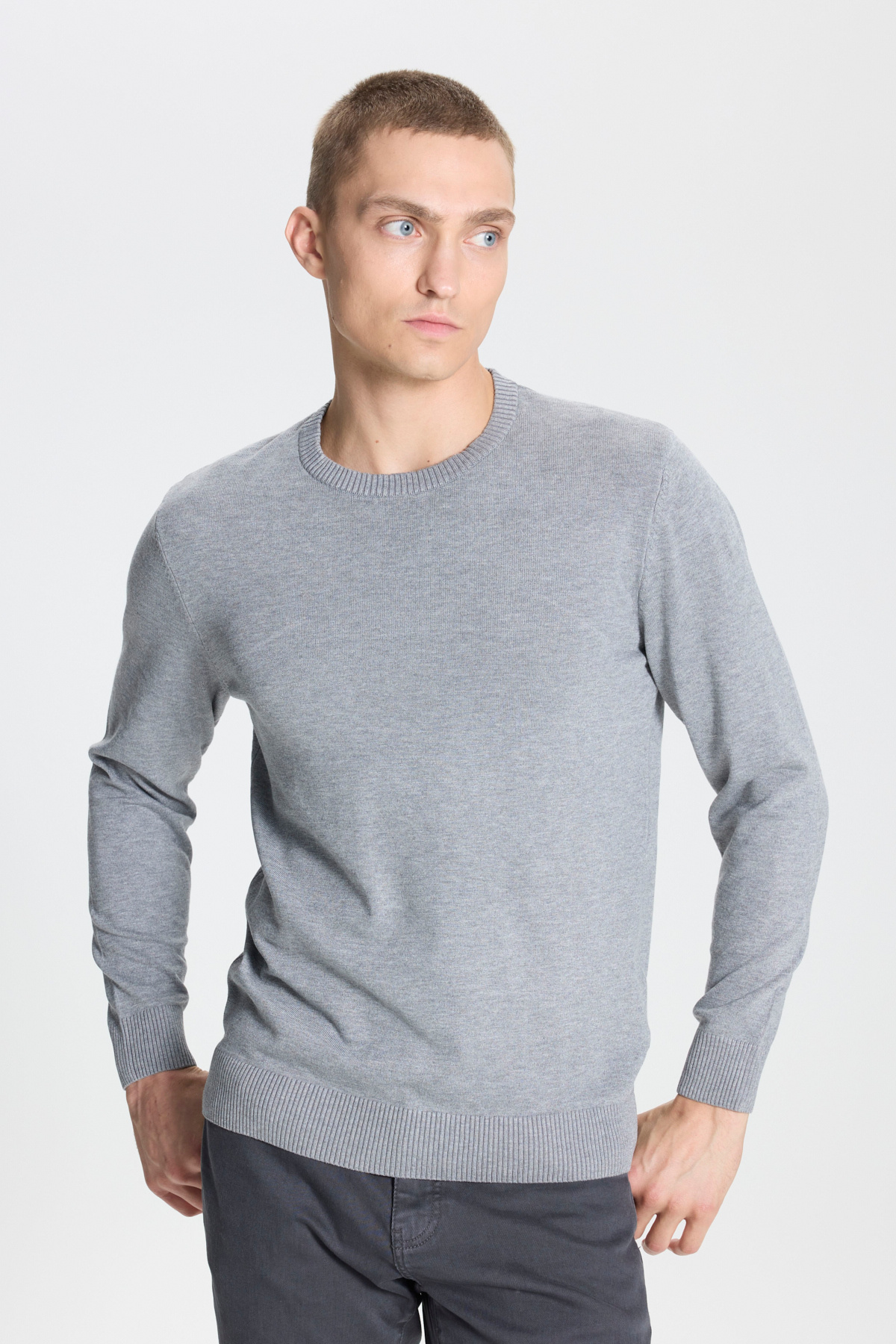 AC&Co / Altınyıldız Classics  Erkek Gri Melanj Standart Fit Normal Kesim Bisiklet Yaka Triko Kazak - Görsel 3