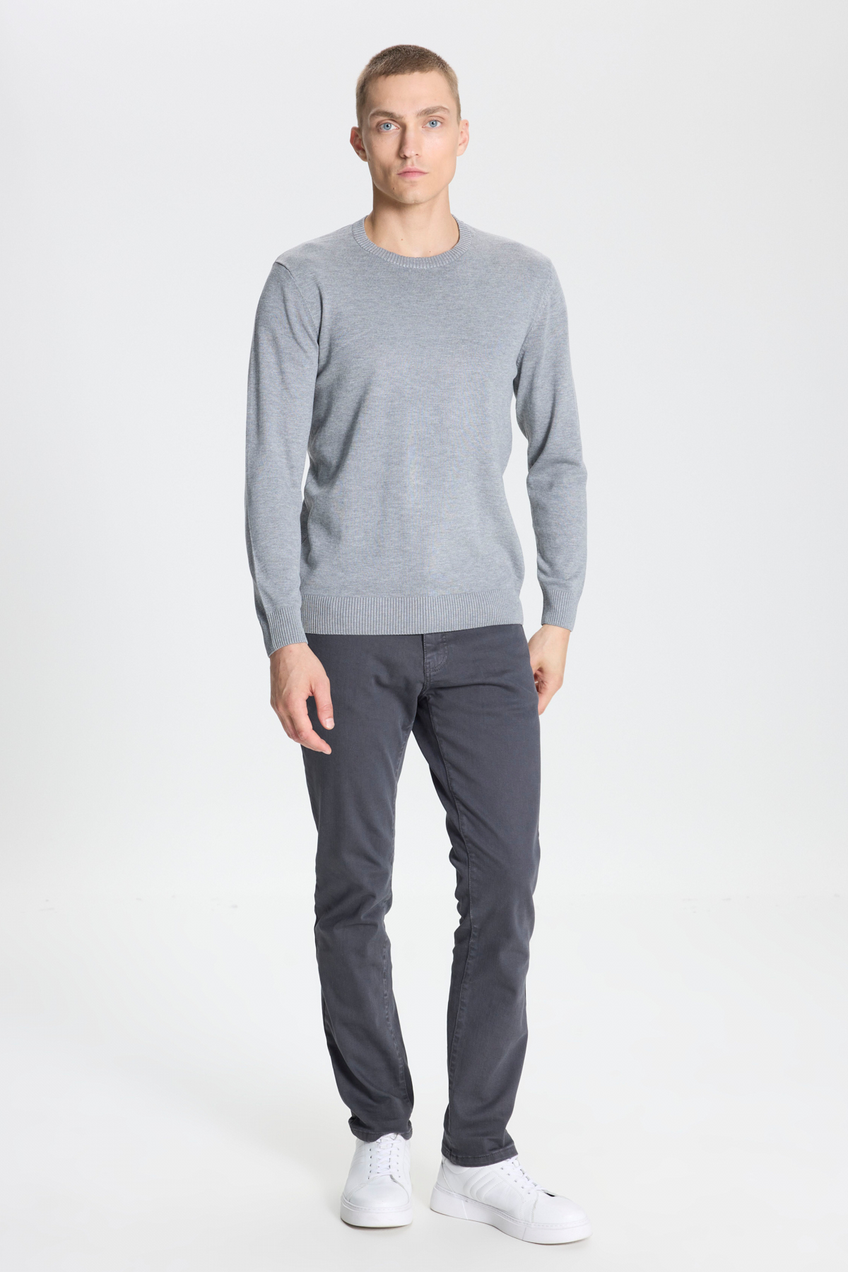 AC&Co / Altınyıldız Classics  Erkek Gri Melanj Standart Fit Normal Kesim Bisiklet Yaka Triko Kazak - Görsel 2