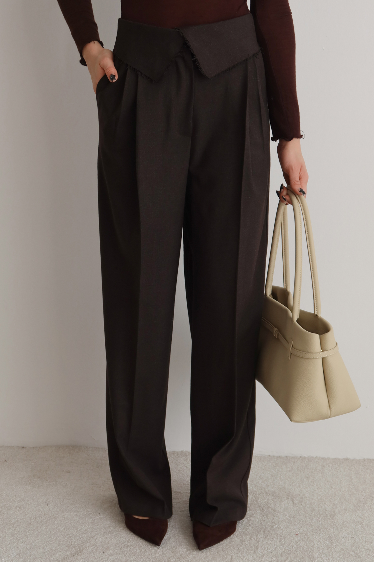 Trendyolmilla  Koyu Kahverengi Bel Detaylı Dokuma Geniş Paça Pantolon TWOAW26PL00159 - Görsel 4